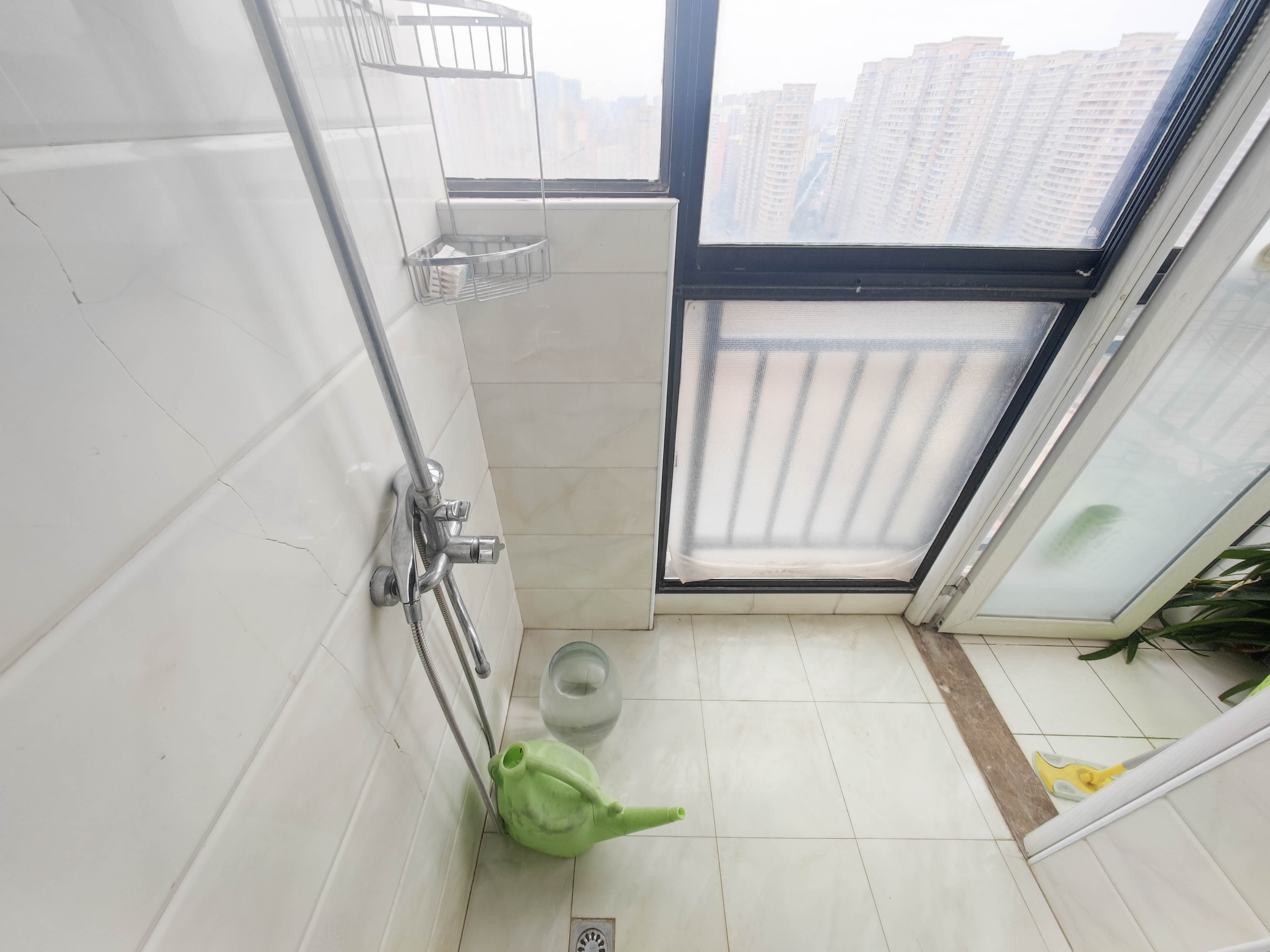 水岸天际(一期、二期) 5室2厅3卫 260.0万 水岸天际(一期、二期) 5室2厅3卫 260.0万卫生间