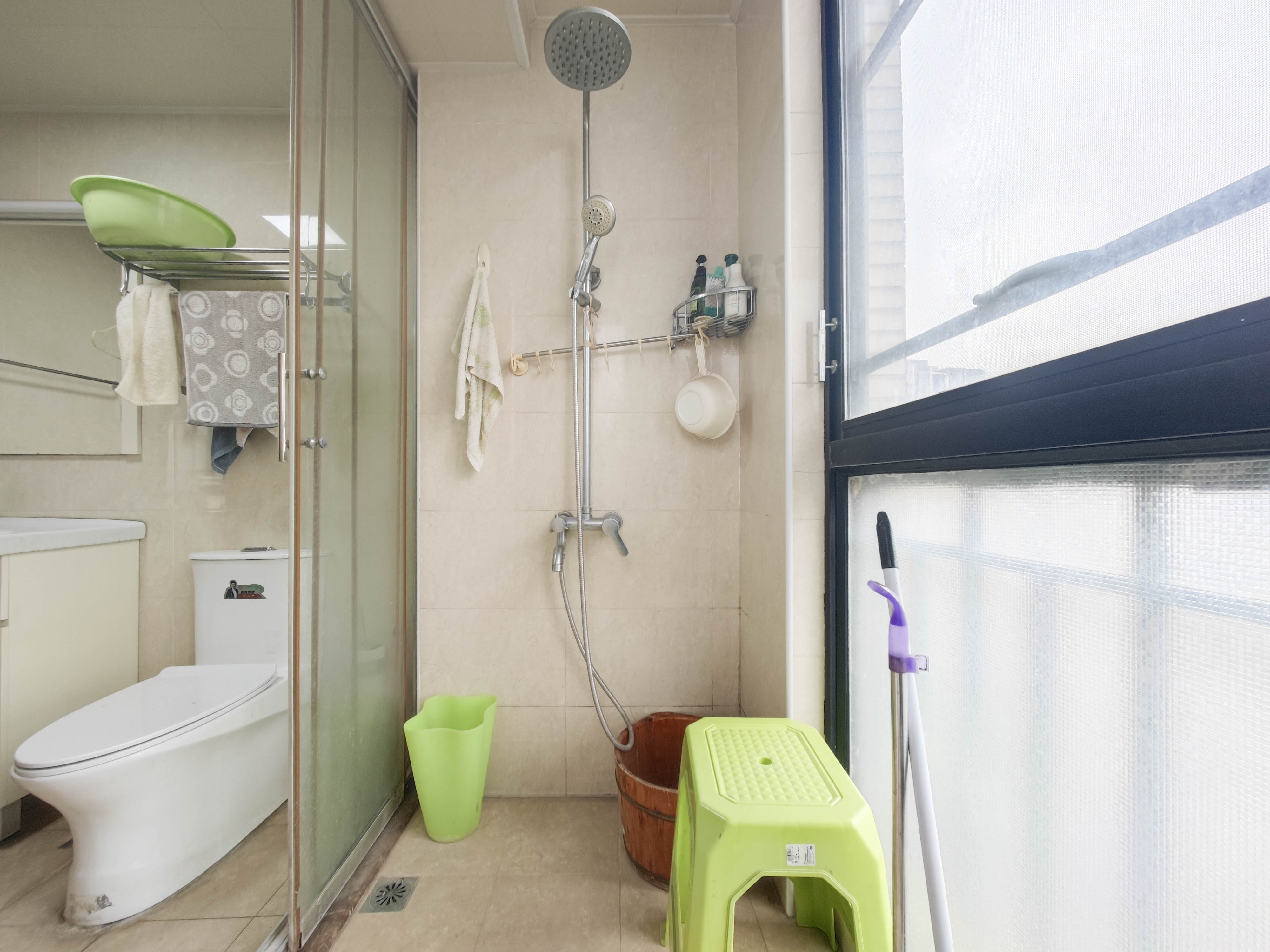 水岸天际(一期、二期) 5室2厅3卫 260.0万 水岸天际(一期、二期) 5室2厅3卫 260.0万卫生间