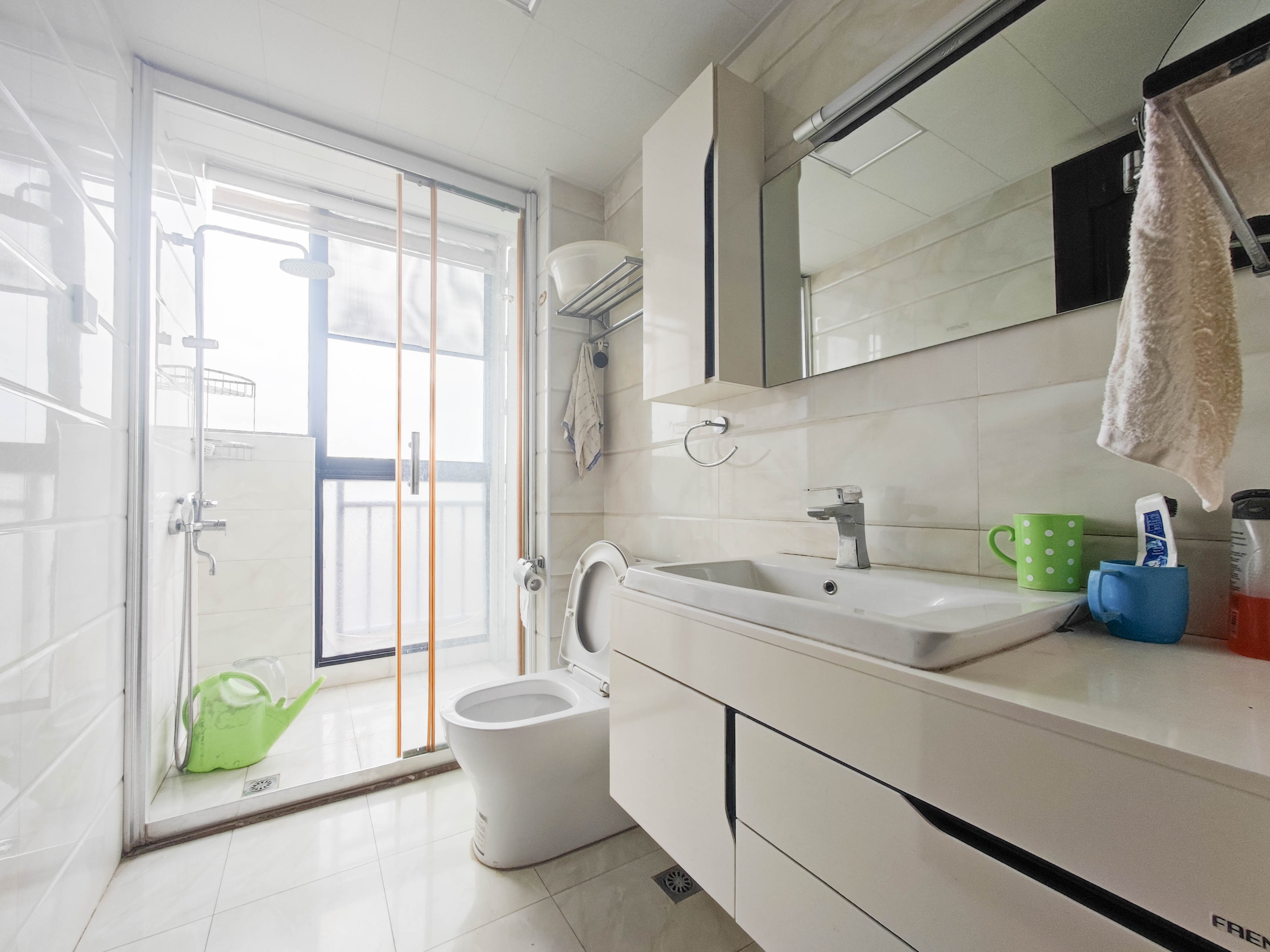 水岸天际(一期、二期) 5室2厅3卫 260.0万 水岸天际(一期、二期) 5室2厅3卫 260.0万卫生间