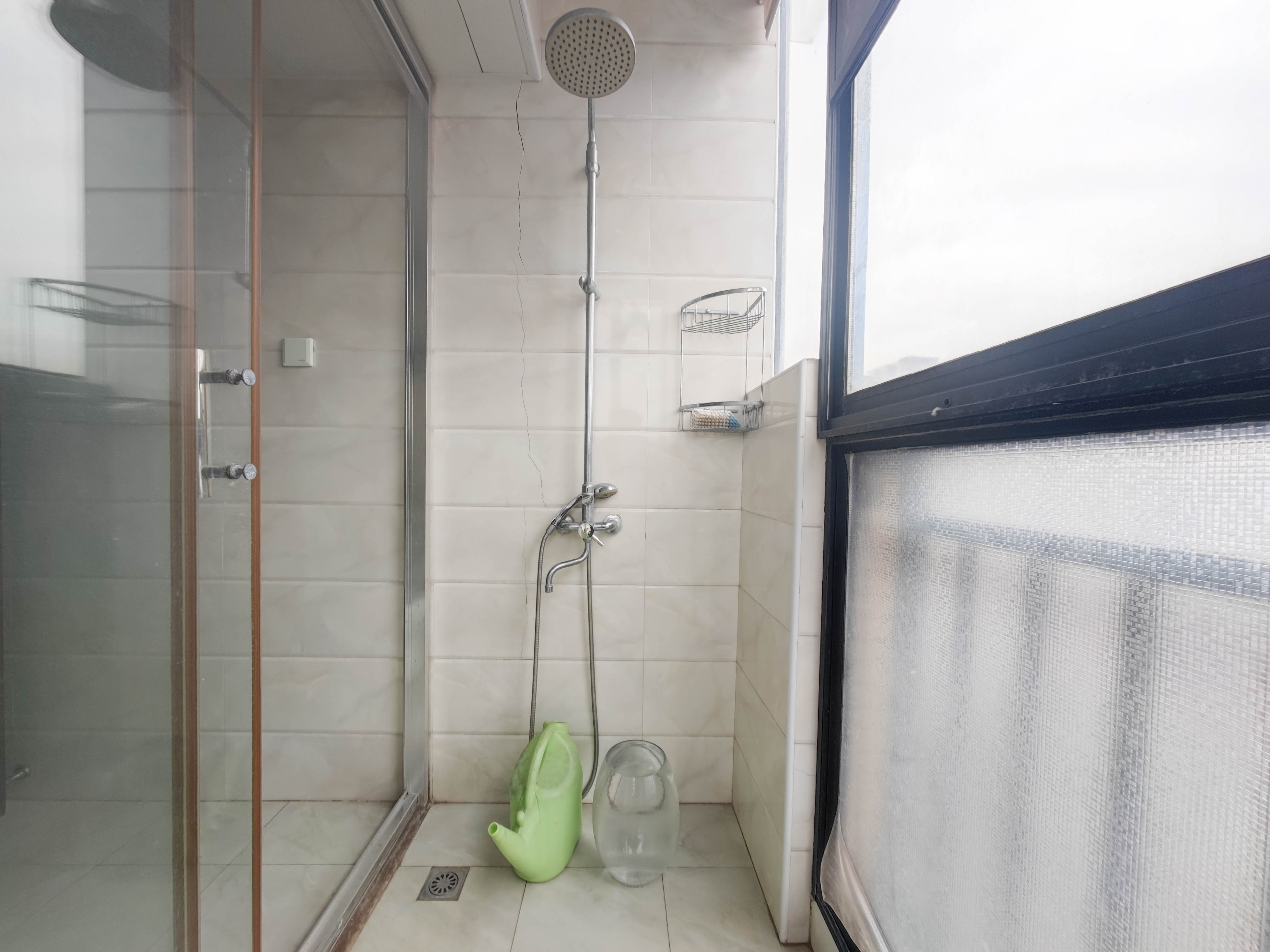 水岸天际(一期、二期) 5室2厅3卫 260.0万 水岸天际(一期、二期) 5室2厅3卫 260.0万卫生间