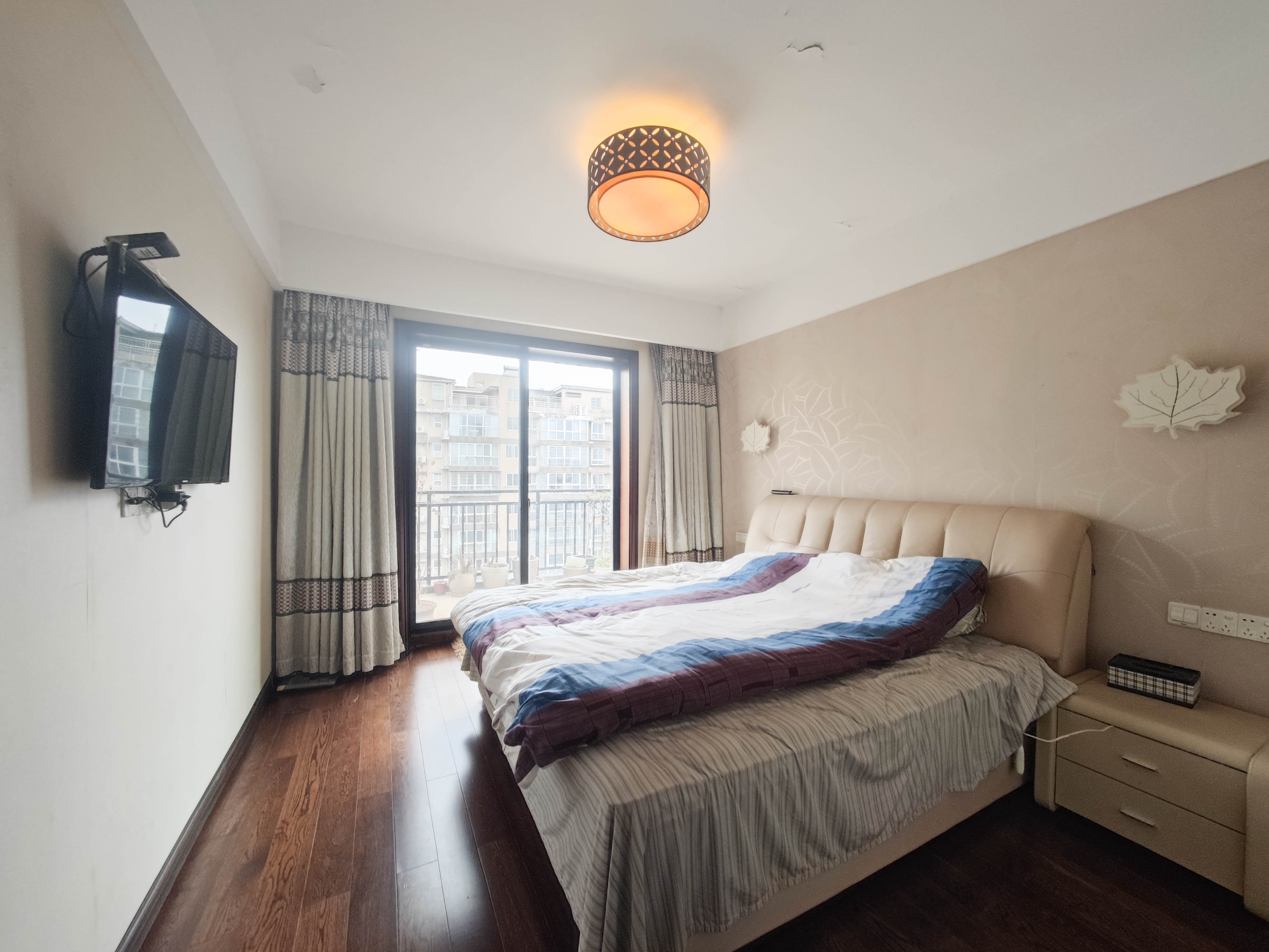 水岸天际(一期、二期) 5室2厅3卫 260.0万 水岸天际(一期、二期) 5室2厅3卫 260.0万卧室