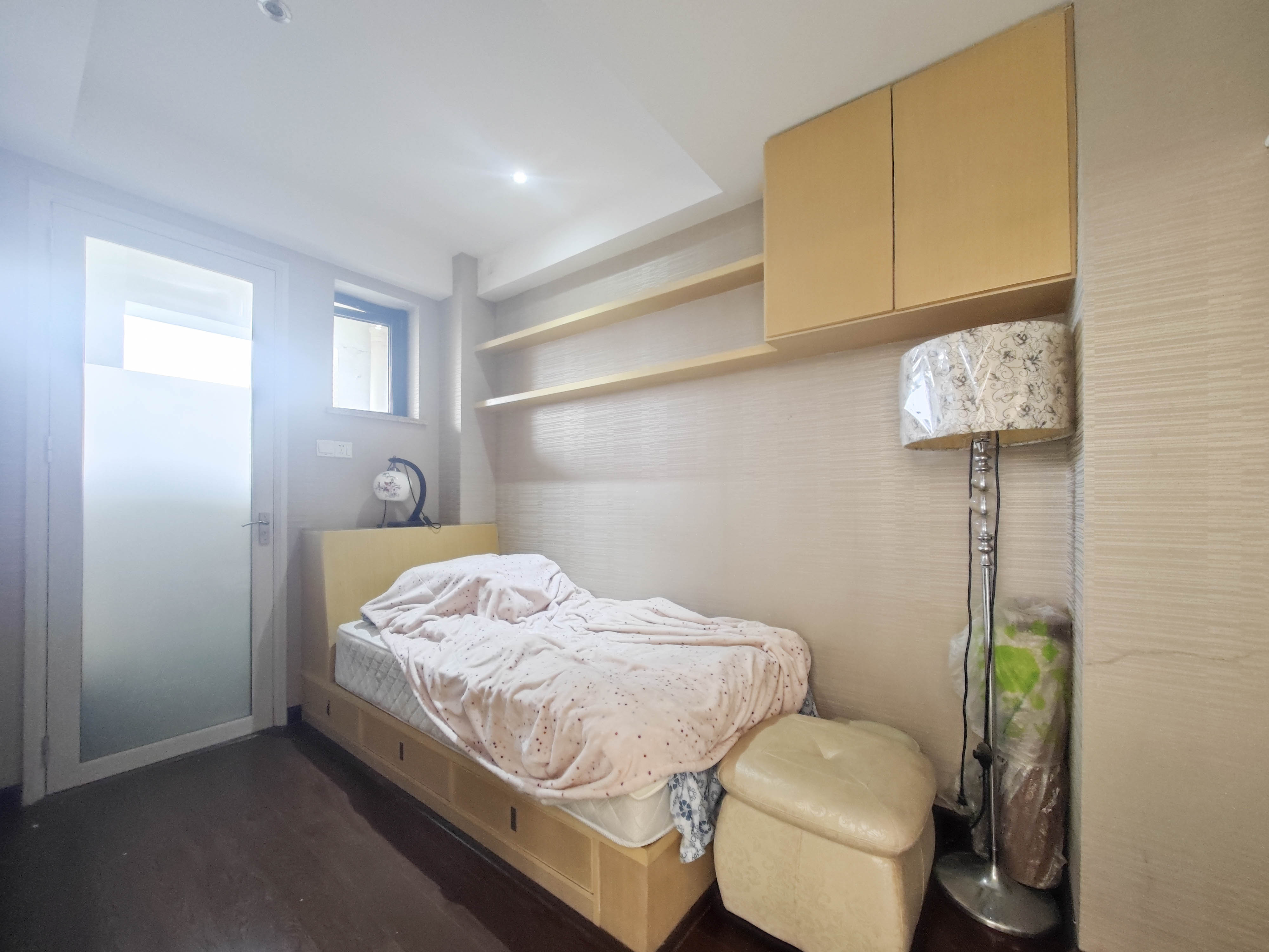 水岸天际(一期、二期) 5室2厅3卫 260.0万 水岸天际(一期、二期) 5室2厅3卫 260.0万卧室