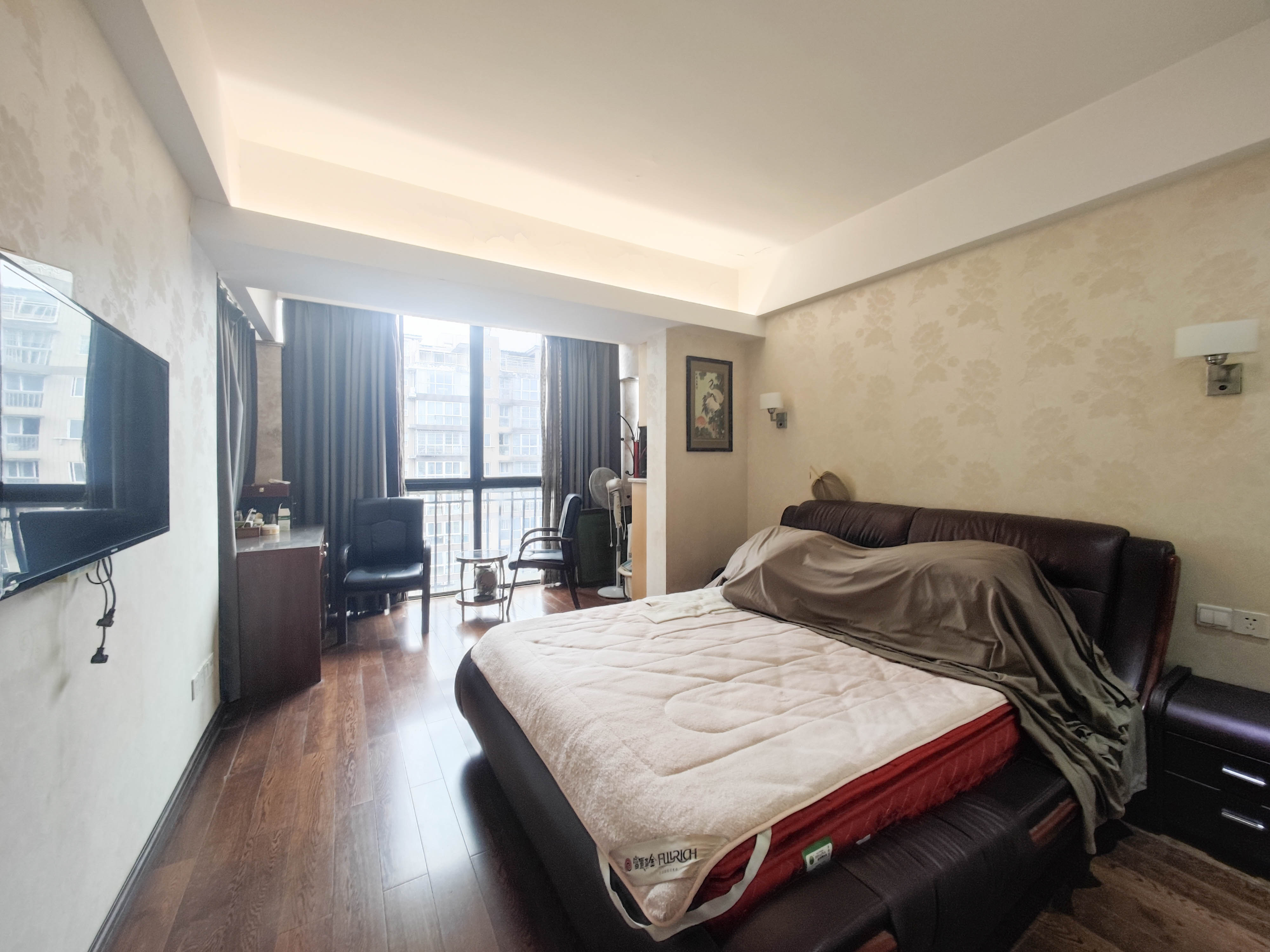 水岸天际(一期、二期) 5室2厅3卫 260.0万 水岸天际(一期、二期) 5室2厅3卫 260.0万卧室