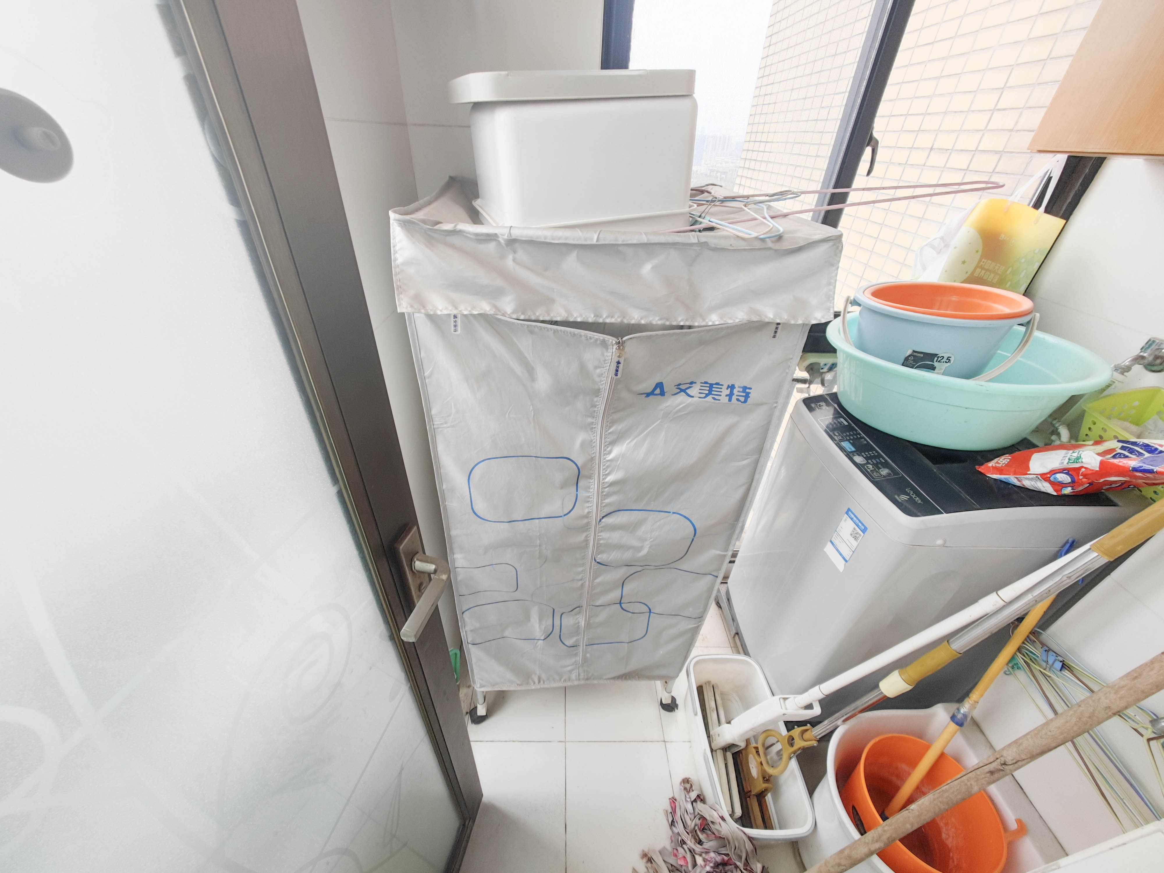 水岸天际(一期、二期) 5室2厅3卫 260.0万 水岸天际(一期、二期) 5室2厅3卫 260.0万阳台