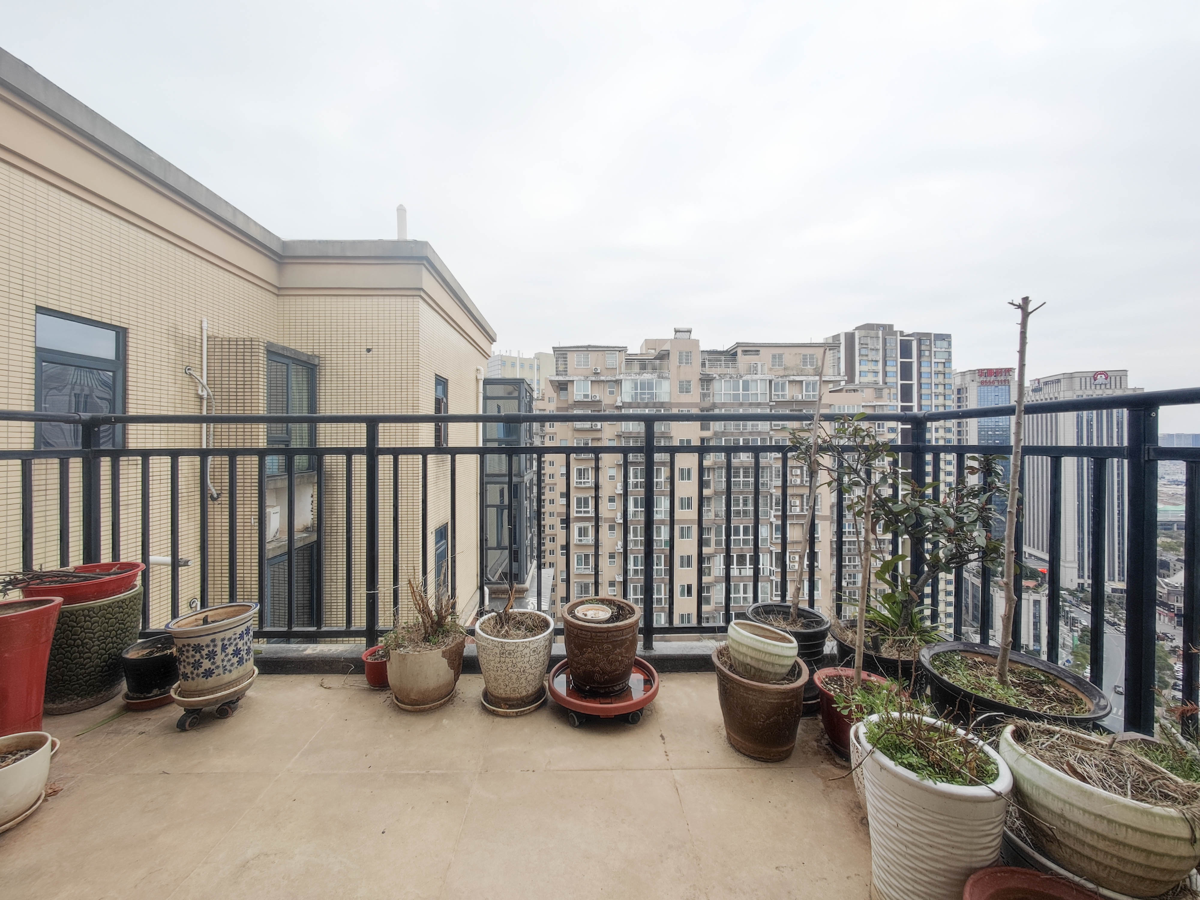 水岸天际(一期、二期) 5室2厅3卫 260.0万 水岸天际(一期、二期) 5室2厅3卫 260.0万其他