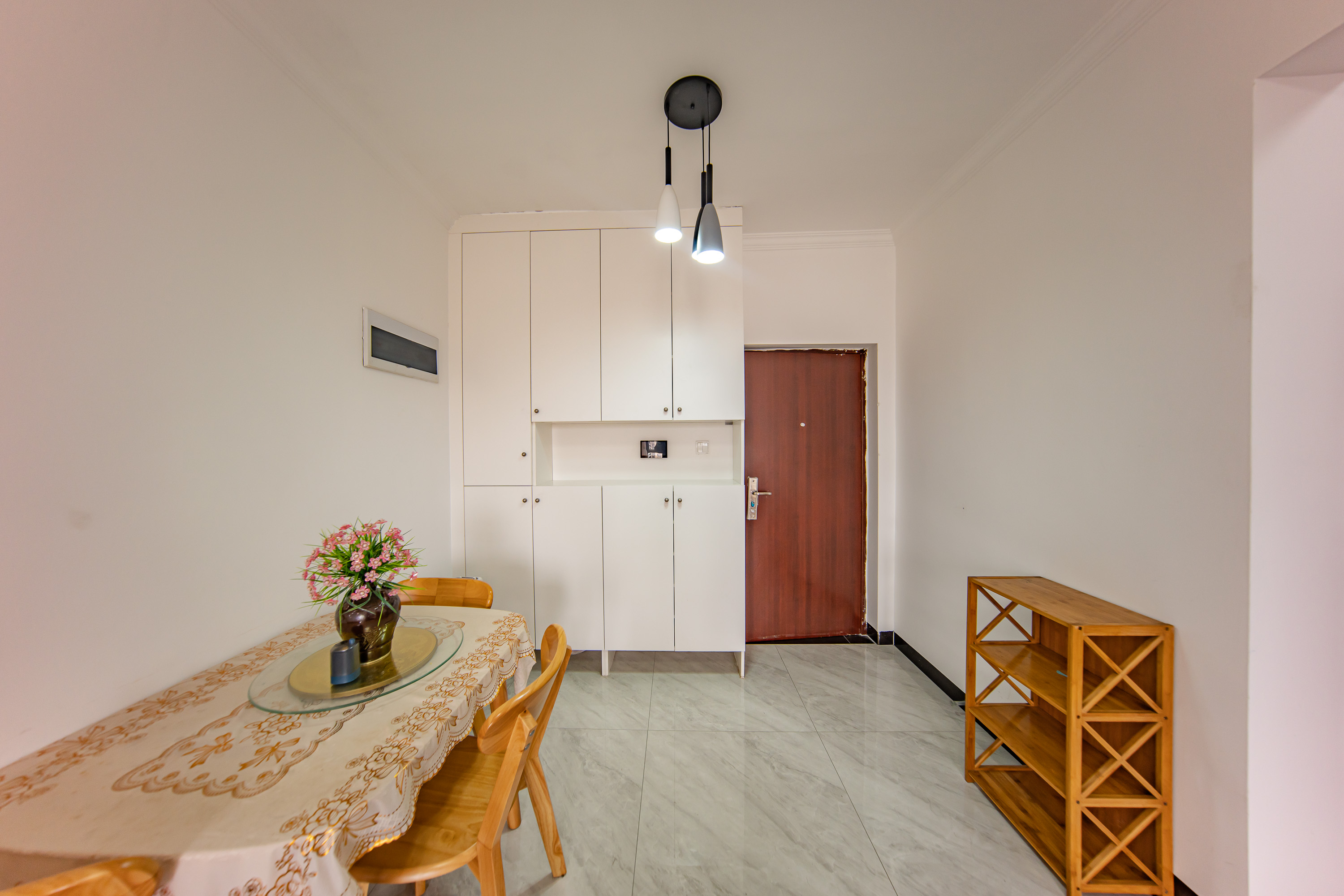 蔷薇国际 1室0厅0卫 38.0万 蔷薇国际 1室0厅0卫 38.0万客厅