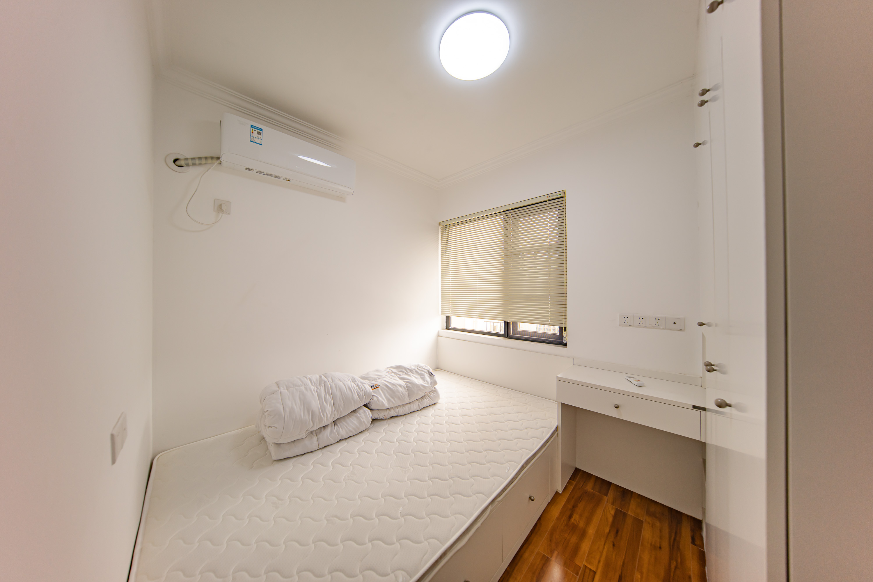 蔷薇国际 1室0厅0卫 38.0万 蔷薇国际 1室0厅0卫 38.0万卧室