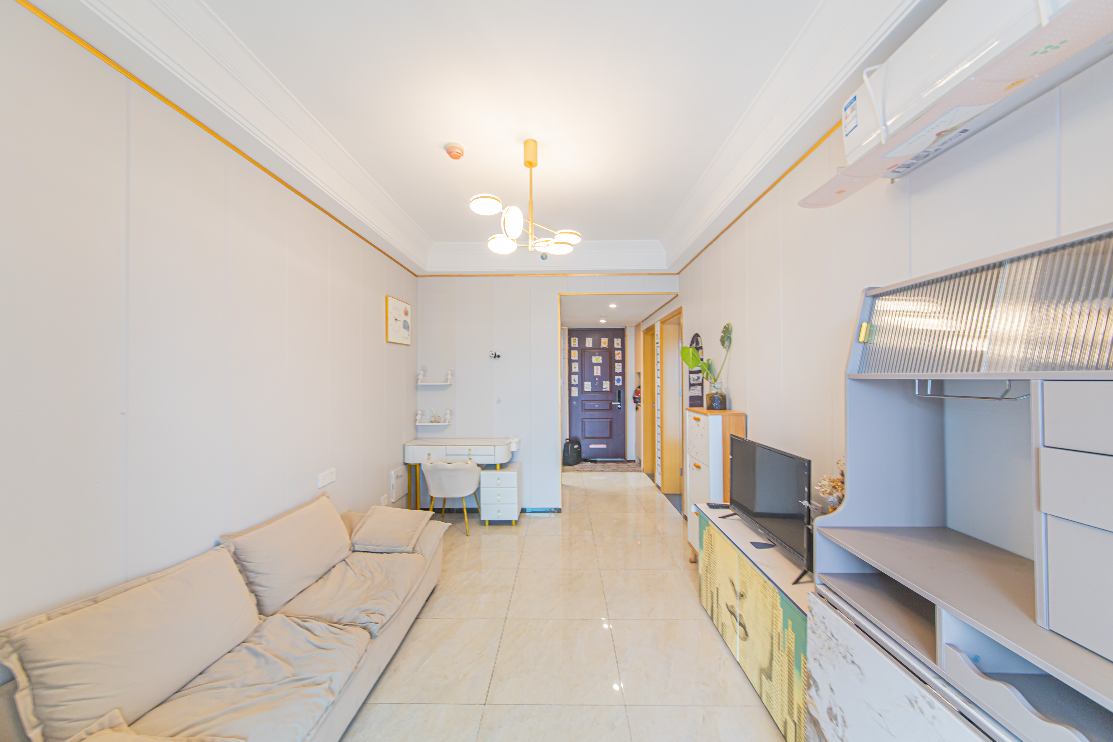 中海新城熙岸(中信新城五期) 1室1厅1卫 32.5万 中海新城熙岸(中信新城五期) 1室1厅1卫 32.5万客厅