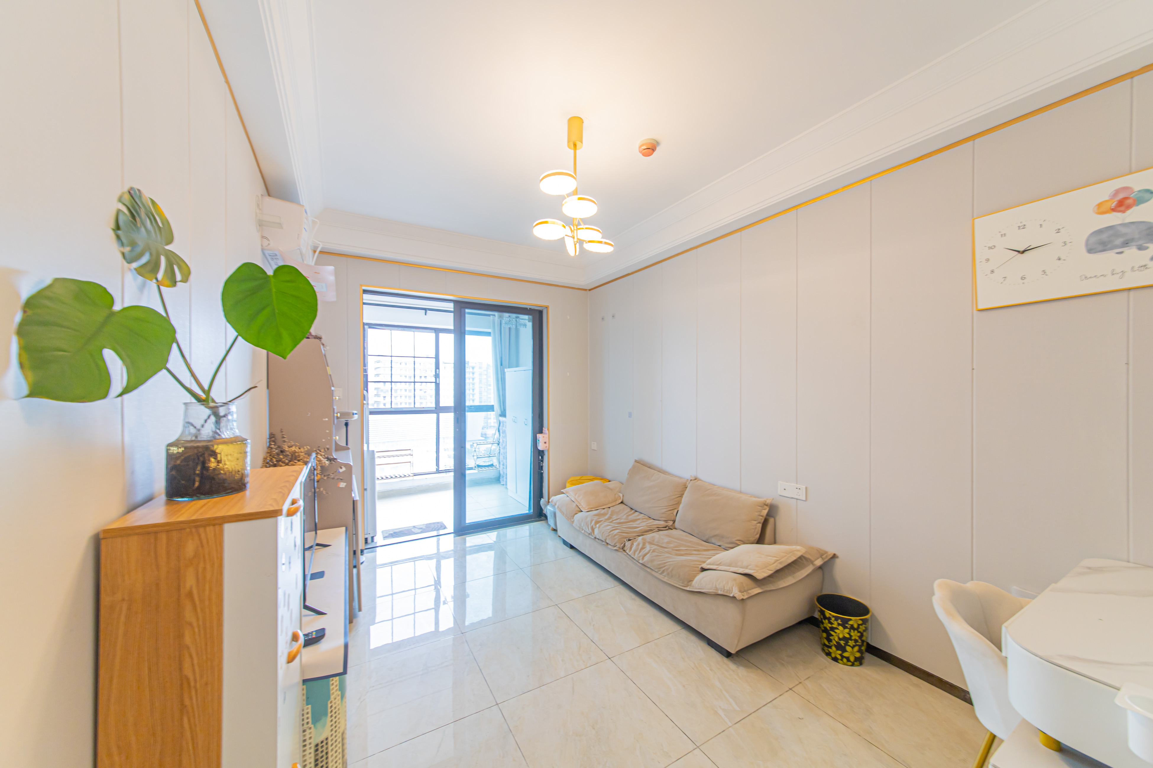 中海新城熙岸(中信新城五期) 1室1厅1卫 32.5万 中海新城熙岸(中信新城五期) 1室1厅1卫 32.5万客厅