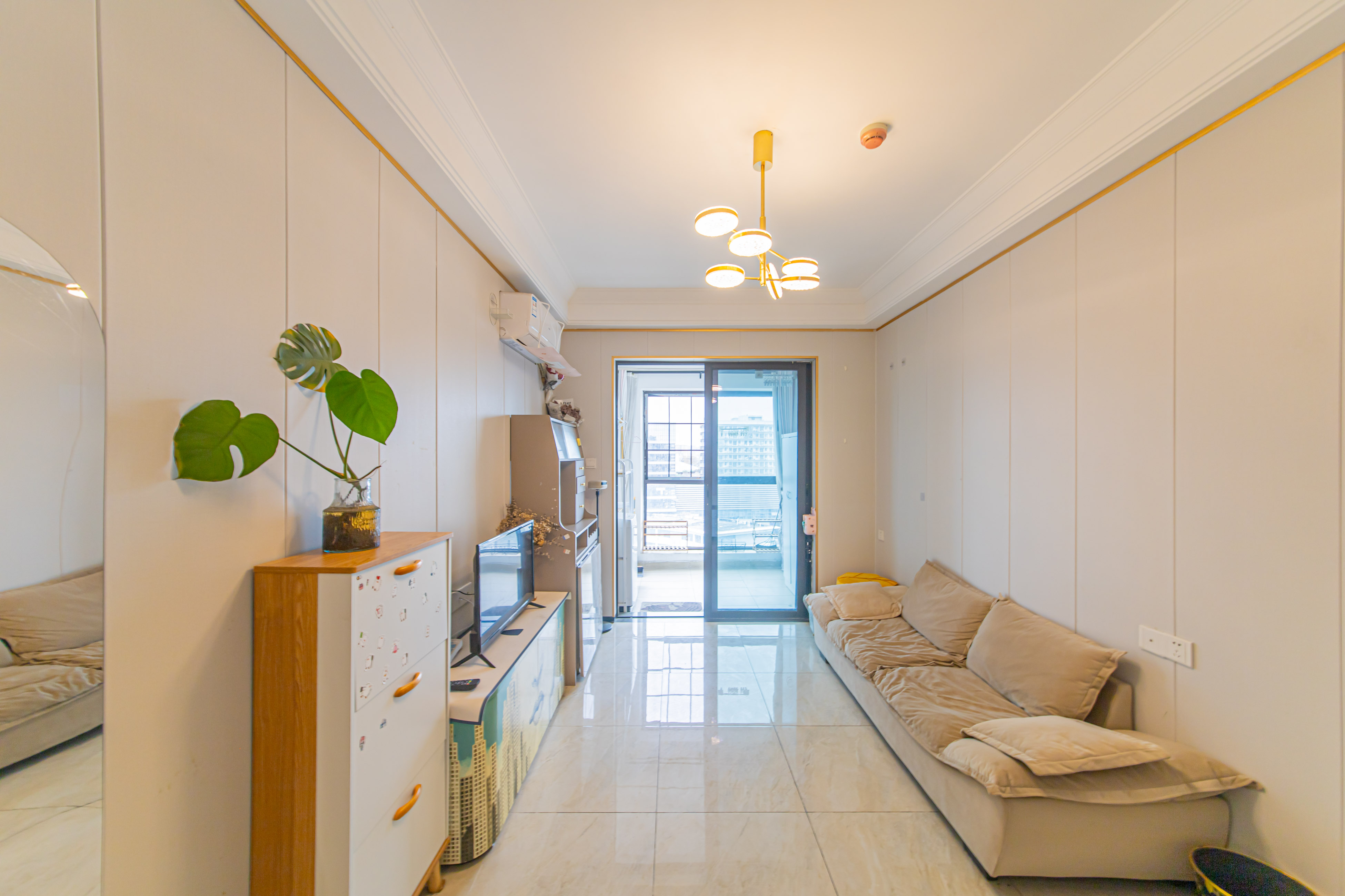 中海新城熙岸(中信新城五期) 1室1厅1卫 32.5万 中海新城熙岸(中信新城五期) 1室1厅1卫 32.5万客厅