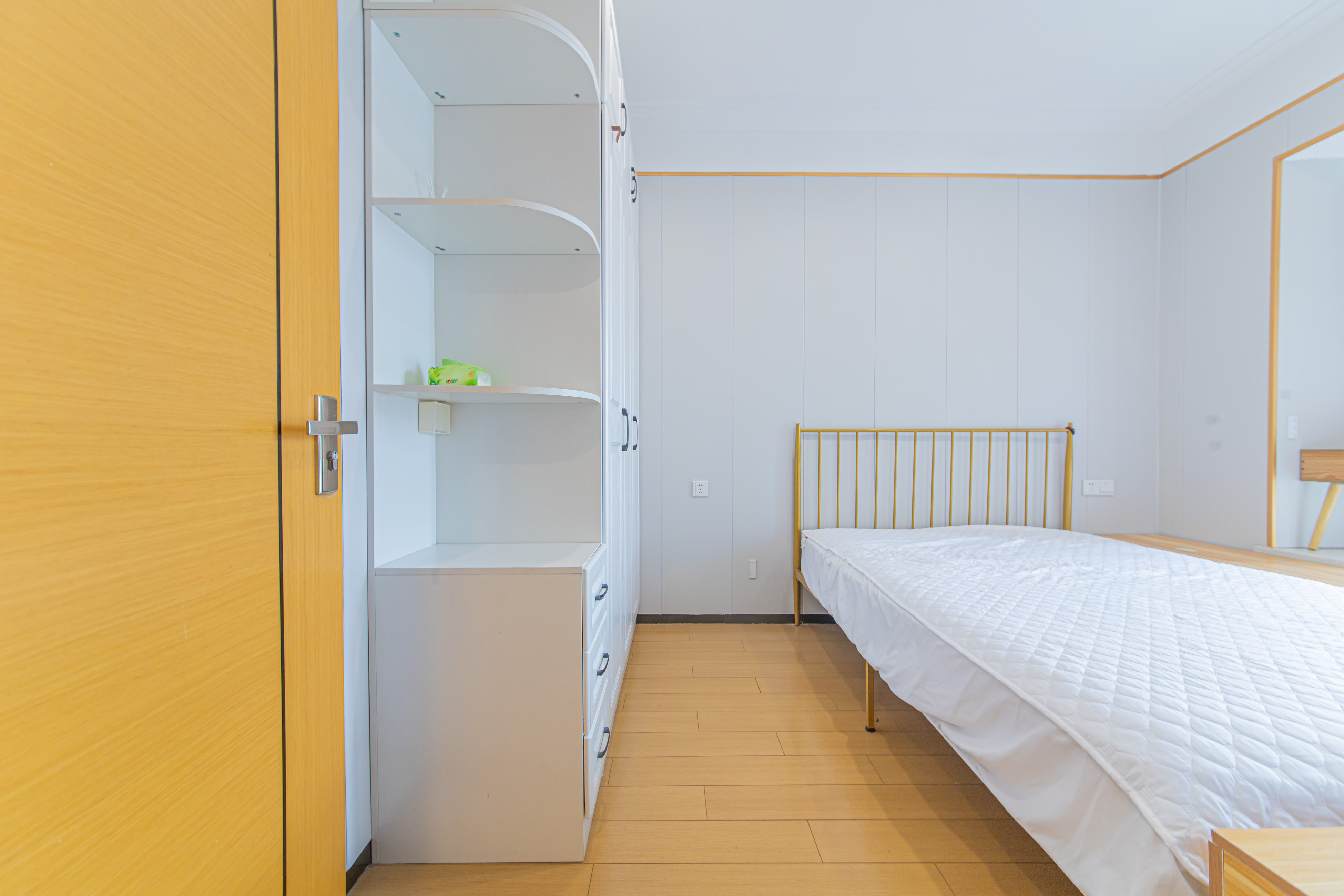 中海新城熙岸(中信新城五期) 1室1厅1卫 32.5万 中海新城熙岸(中信新城五期) 1室1厅1卫 32.5万卧室