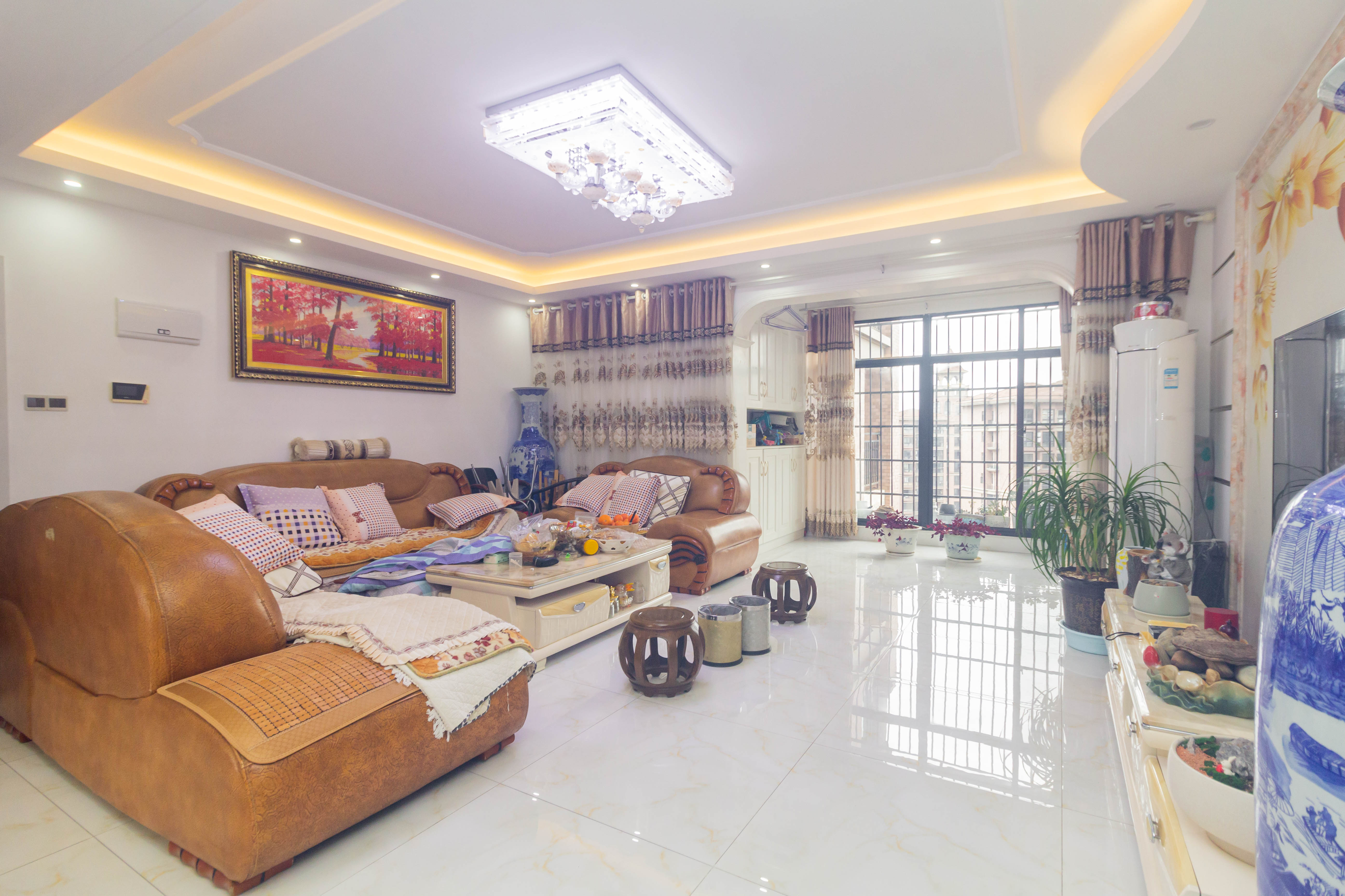 康桥长郡 4室2厅2卫 88.0万 康桥长郡 4室2厅2卫 88.0万客厅