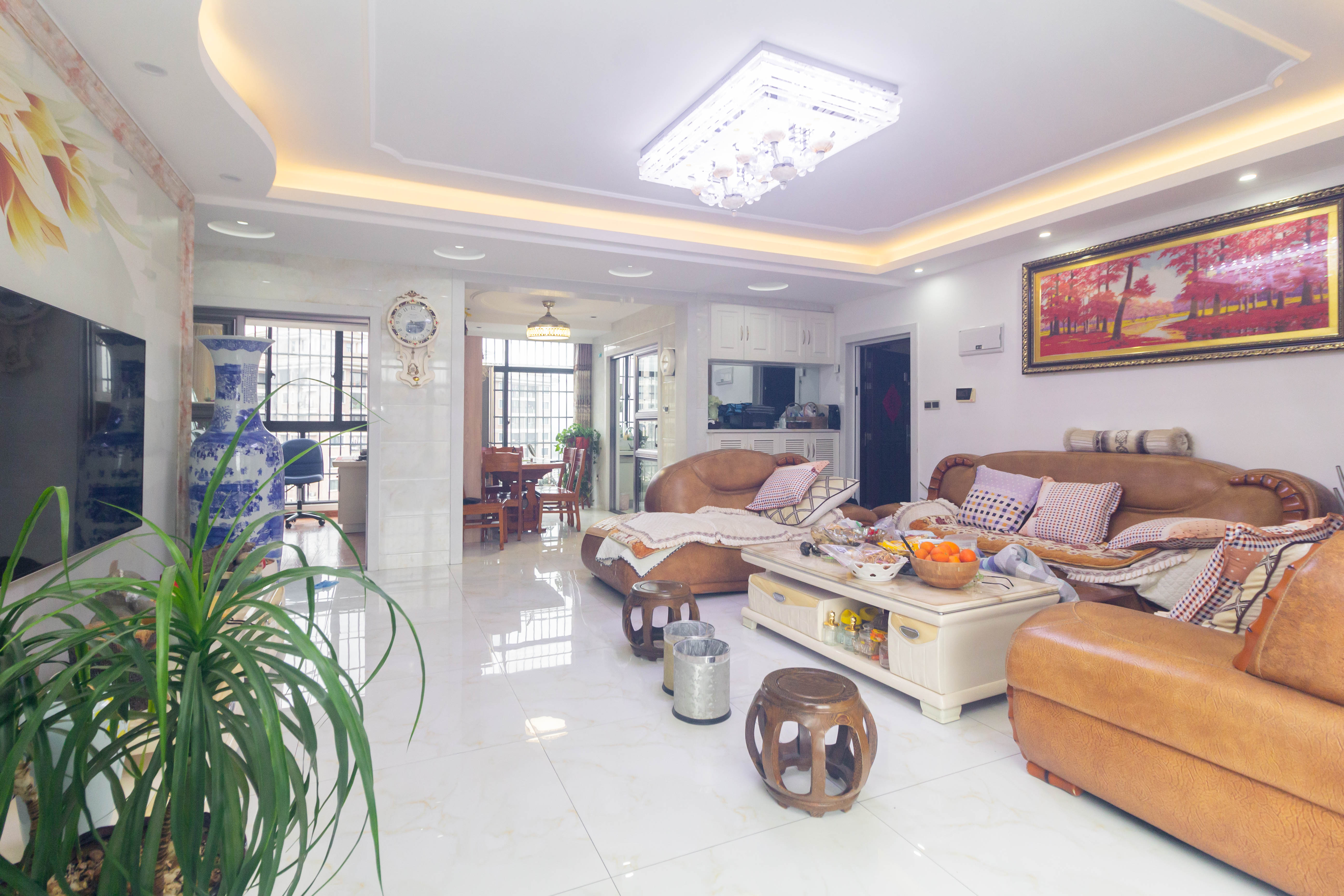 康桥长郡 4室2厅2卫 88.0万 康桥长郡 4室2厅2卫 88.0万客厅