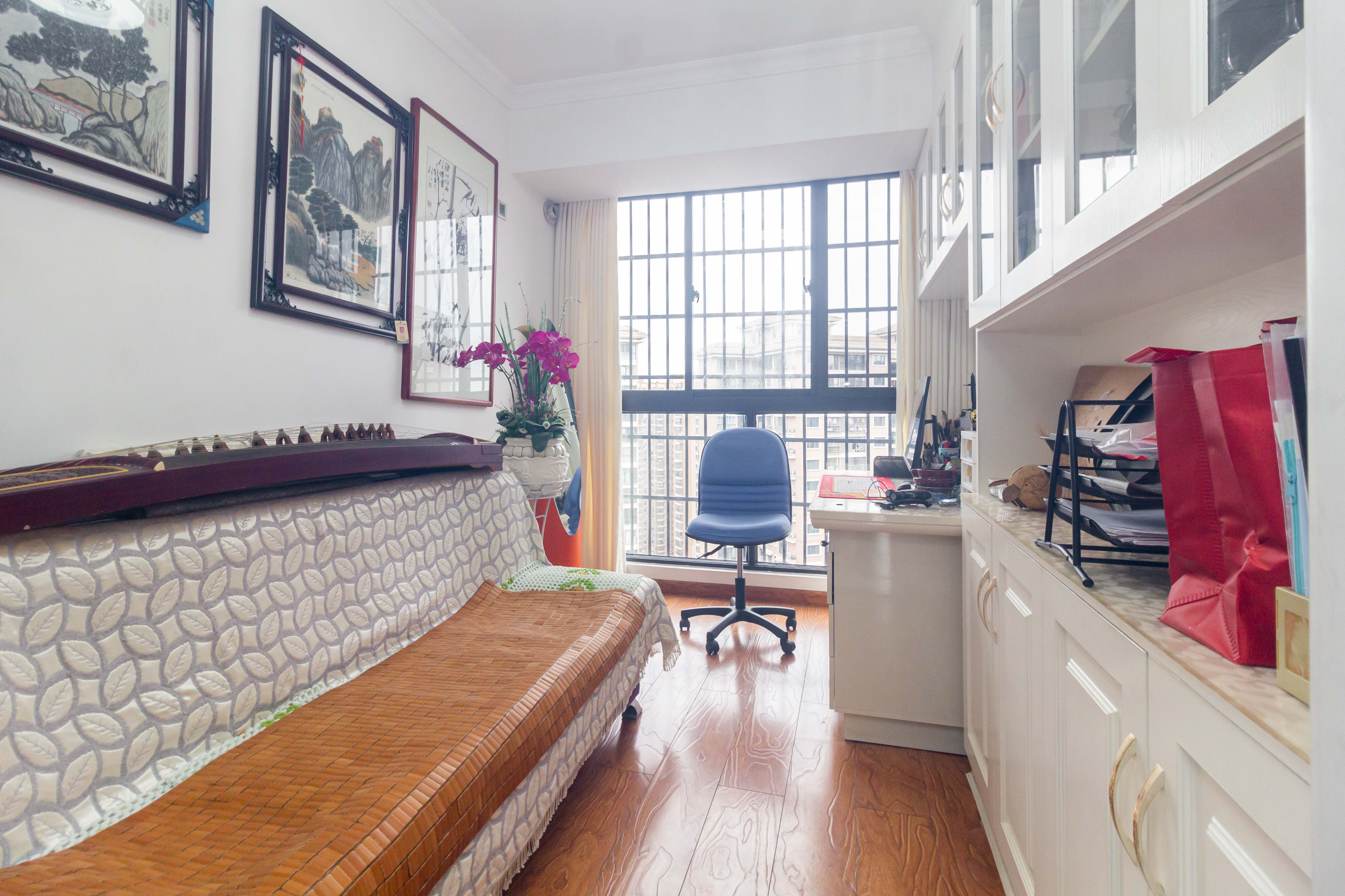 康桥长郡 4室2厅2卫 88.0万 康桥长郡 4室2厅2卫 88.0万卧室