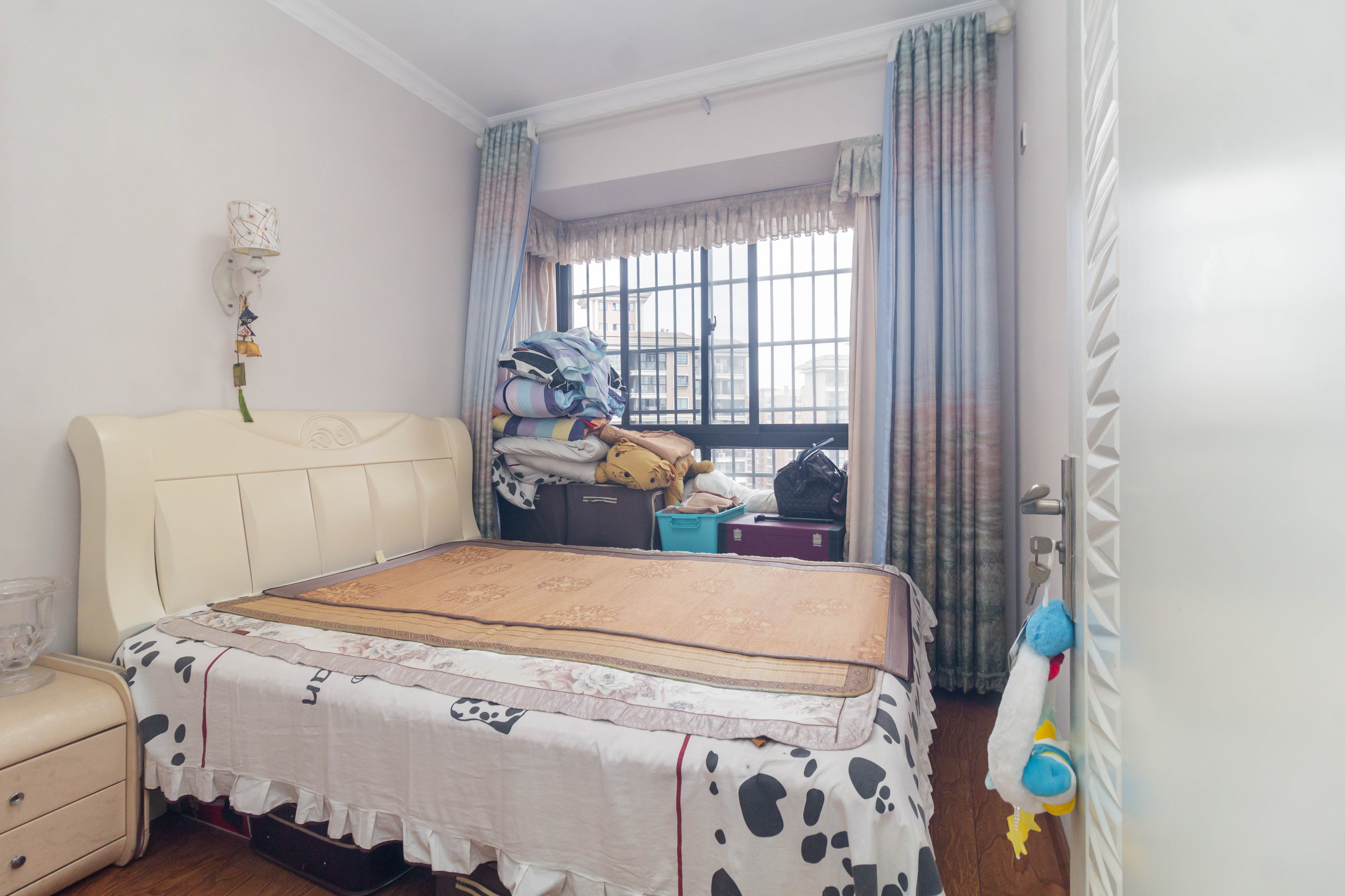 康桥长郡 4室2厅2卫 88.0万 康桥长郡 4室2厅2卫 88.0万卧室