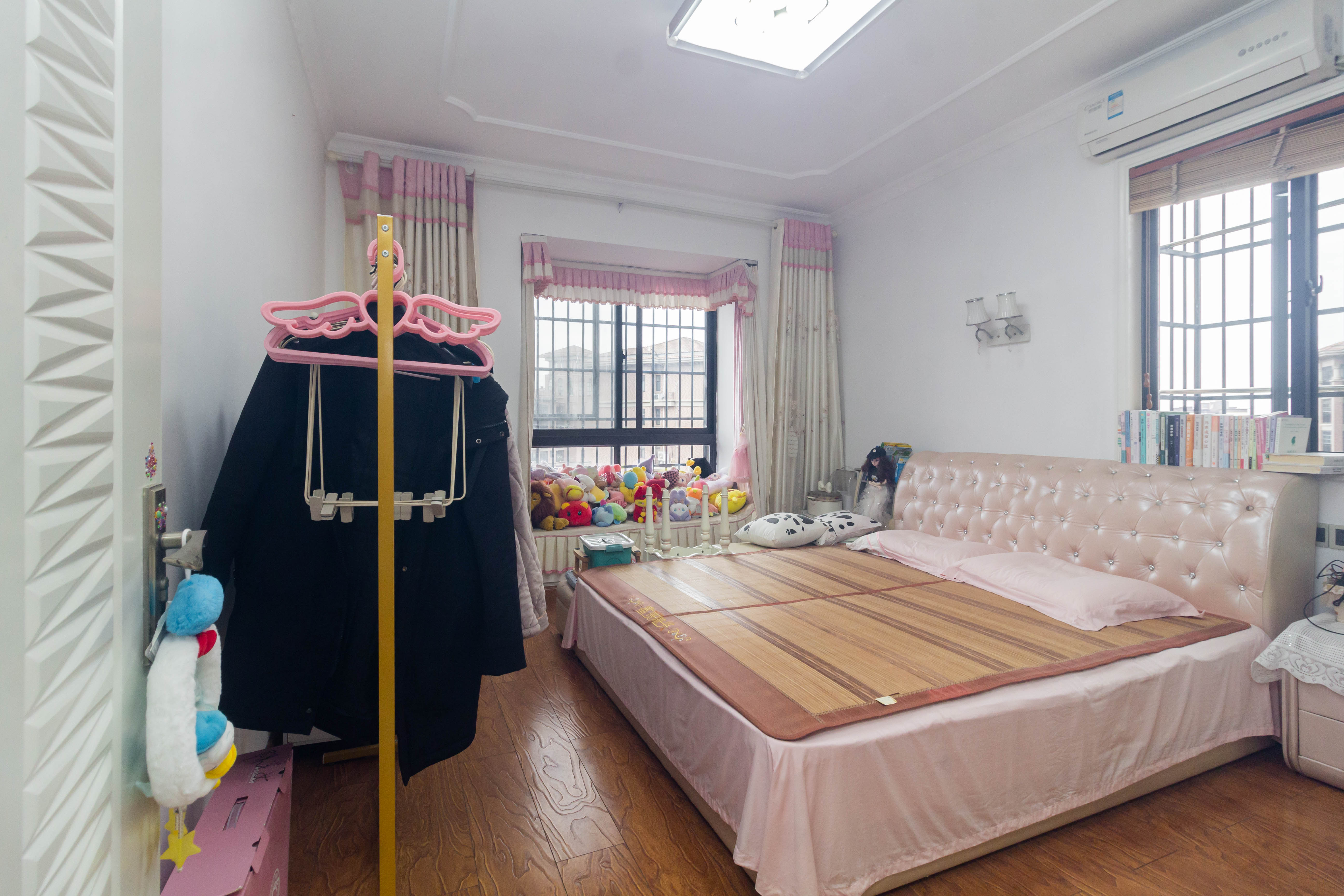 康桥长郡 4室2厅2卫 88.0万 康桥长郡 4室2厅2卫 88.0万卧室