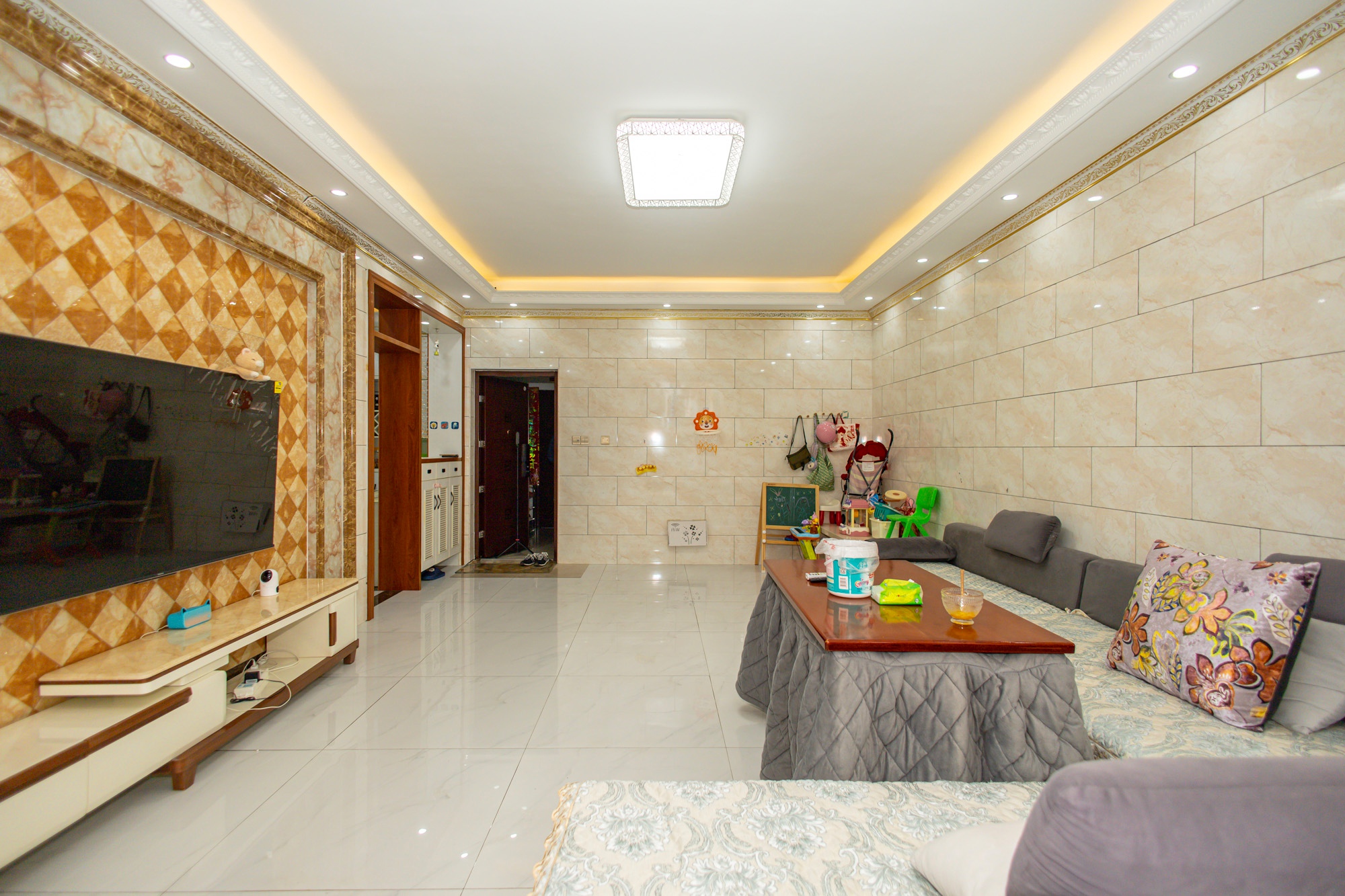 楚天世纪城东苑 3室2厅2卫 88.0万 楚天世纪城东苑 3室2厅2卫 88.0万客厅