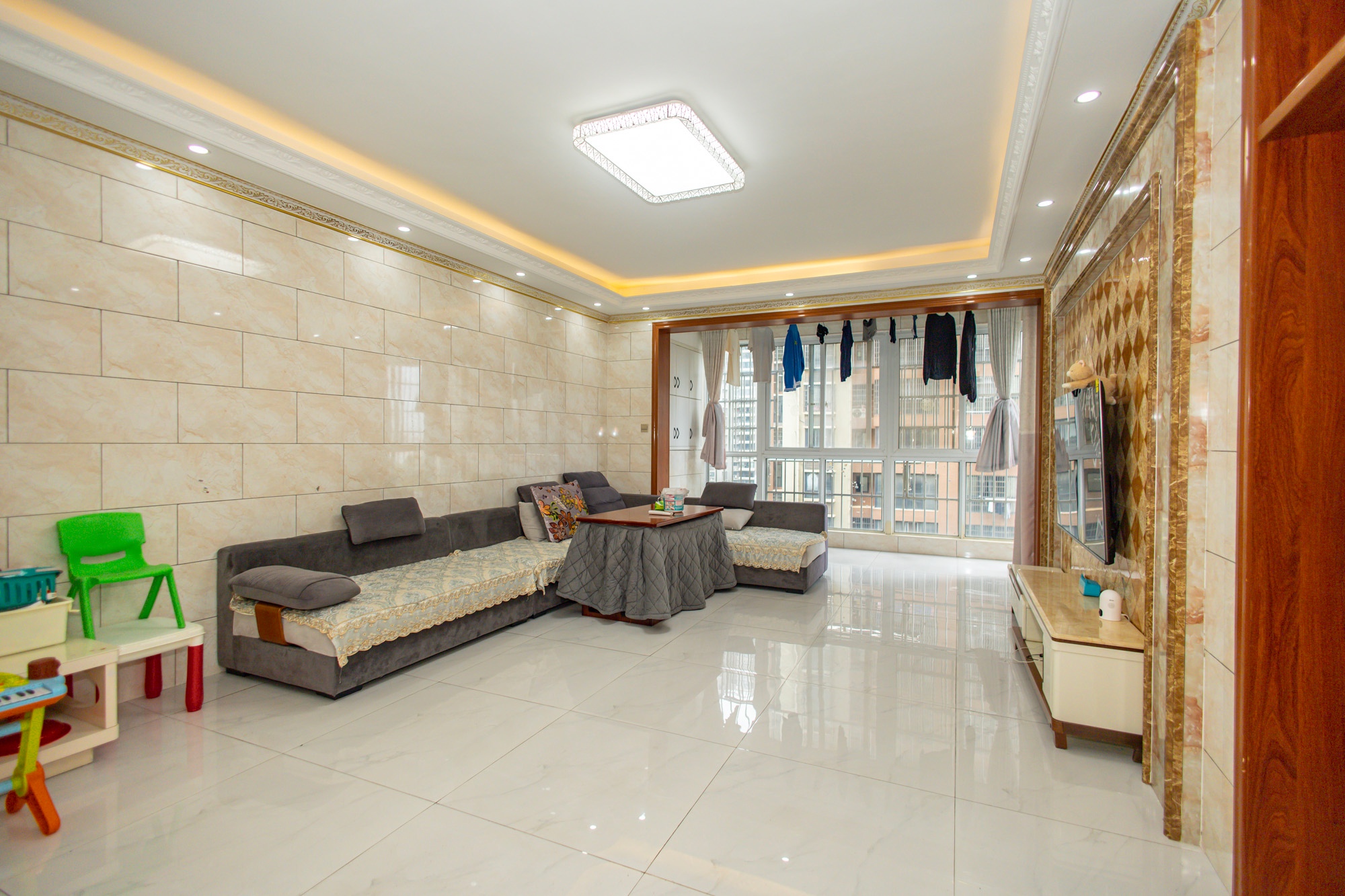 楚天世纪城东苑 3室2厅2卫 88.0万 楚天世纪城东苑 3室2厅2卫 88.0万客厅