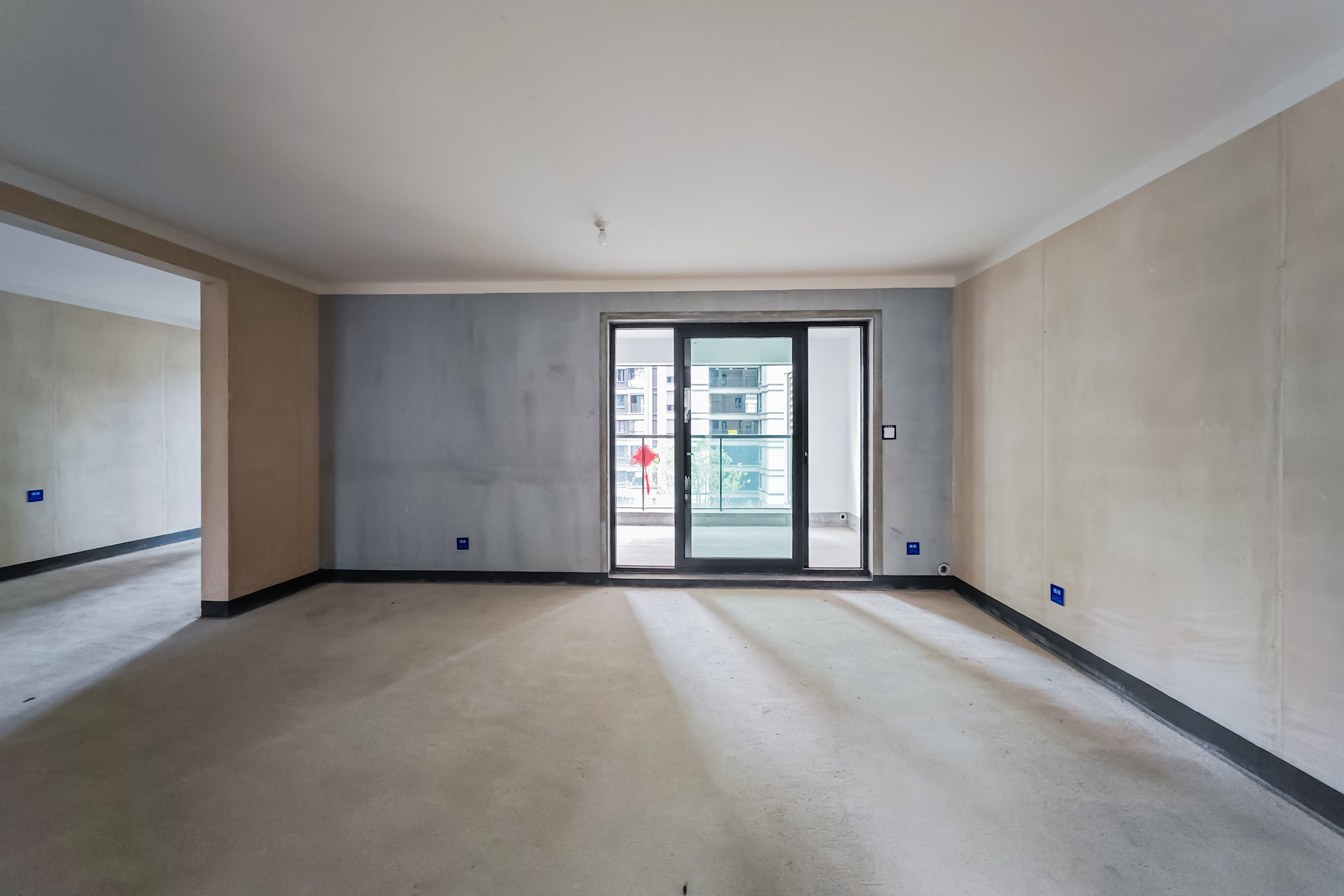 建发玖洲观澜  4室2厅2卫   225.00万其他
