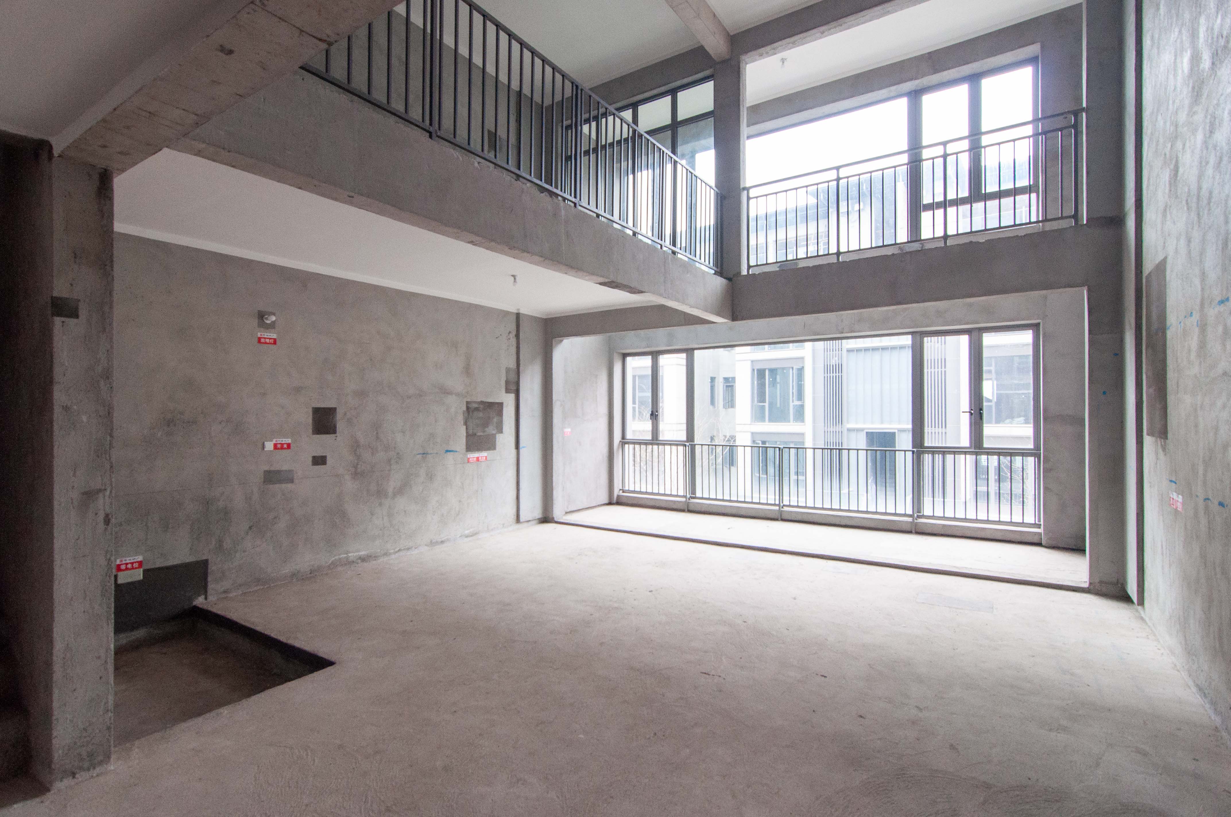 中海璞源（梅溪湖壹号四期）  8室3厅3卫    988.0万客厅