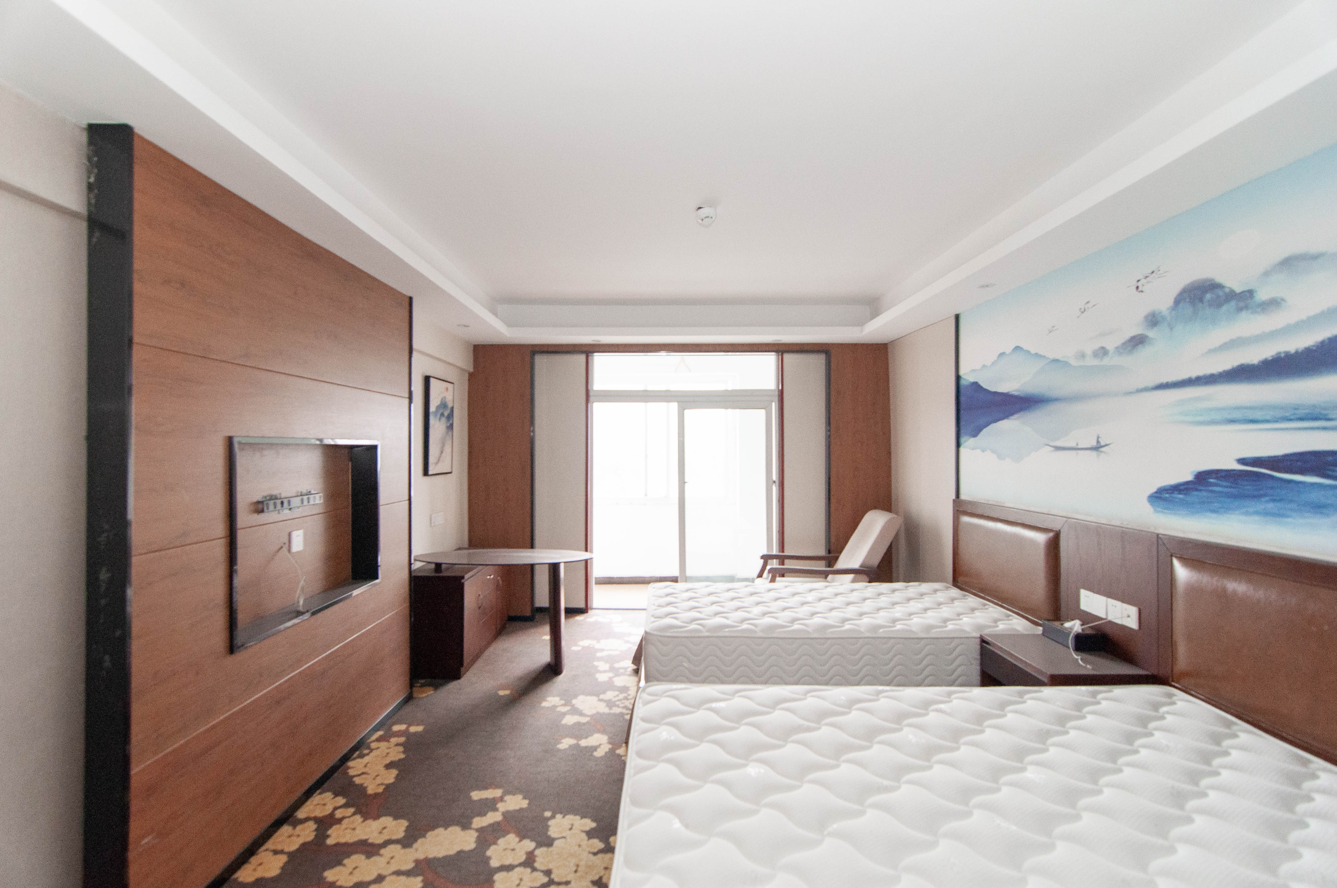 玛依拉山庄  1室1厅1卫    30.0万 玛依拉山庄  1室1厅1卫    30.0万客厅