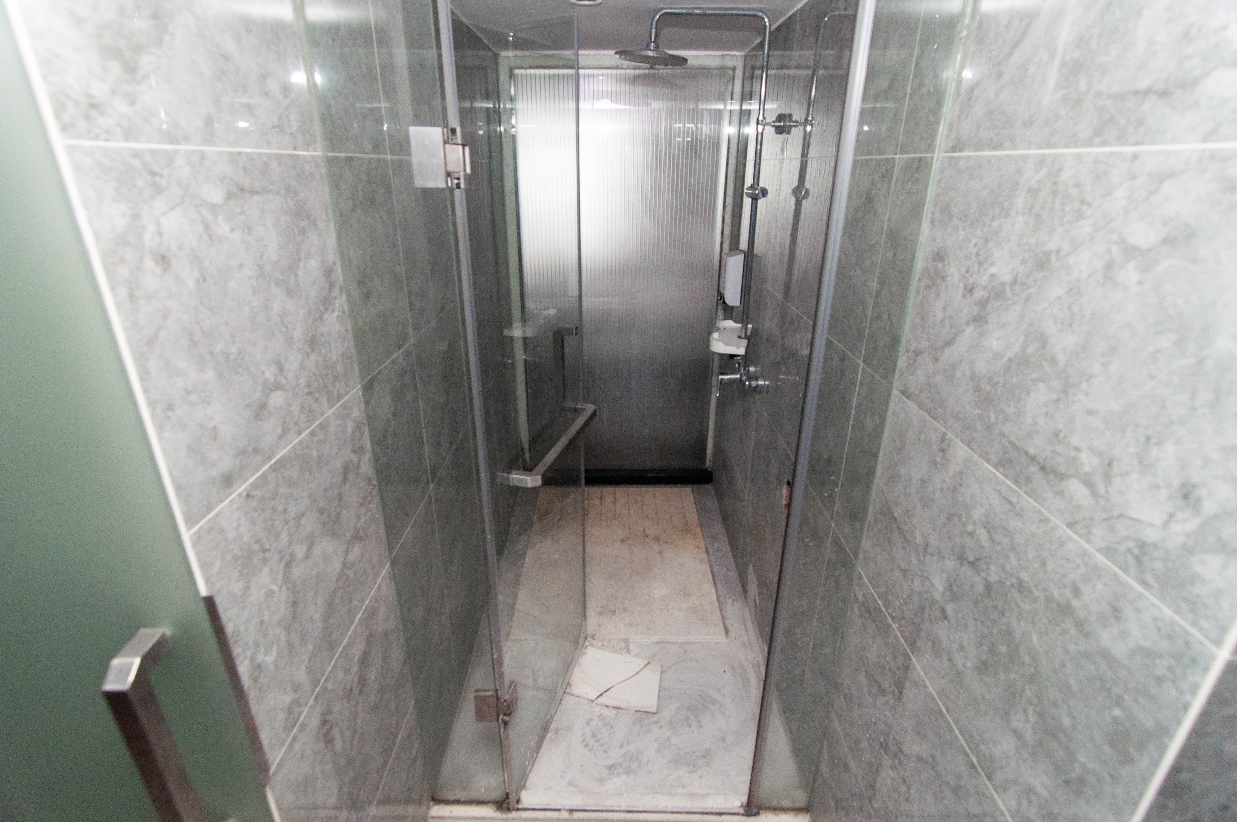 玛依拉山庄  1室1厅1卫    30.0万 玛依拉山庄  1室1厅1卫    30.0万卫生间