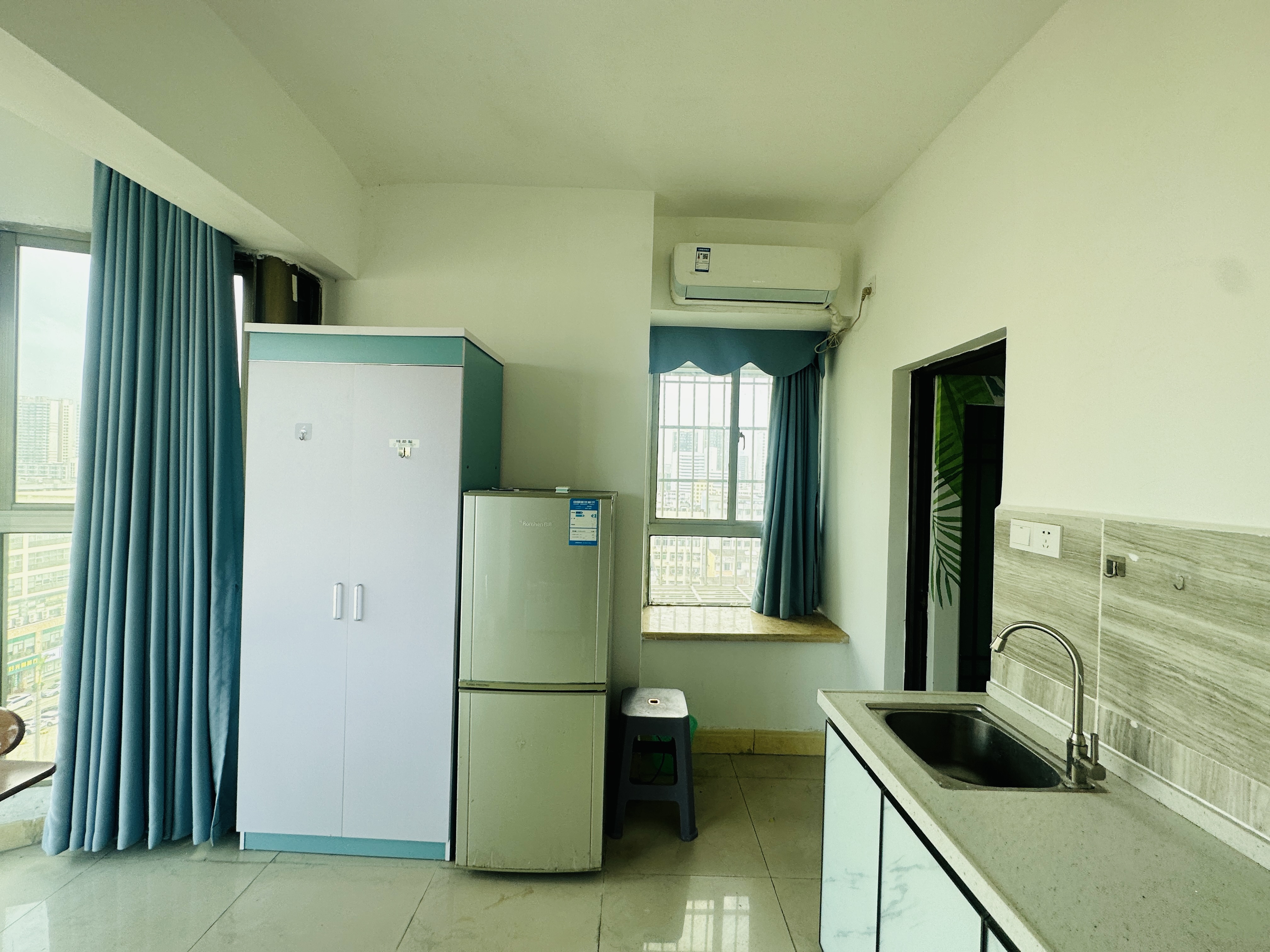 阳光假日公寓 1室0厅1卫 29.8万 阳光假日公寓 1室0厅1卫 29.8万客厅