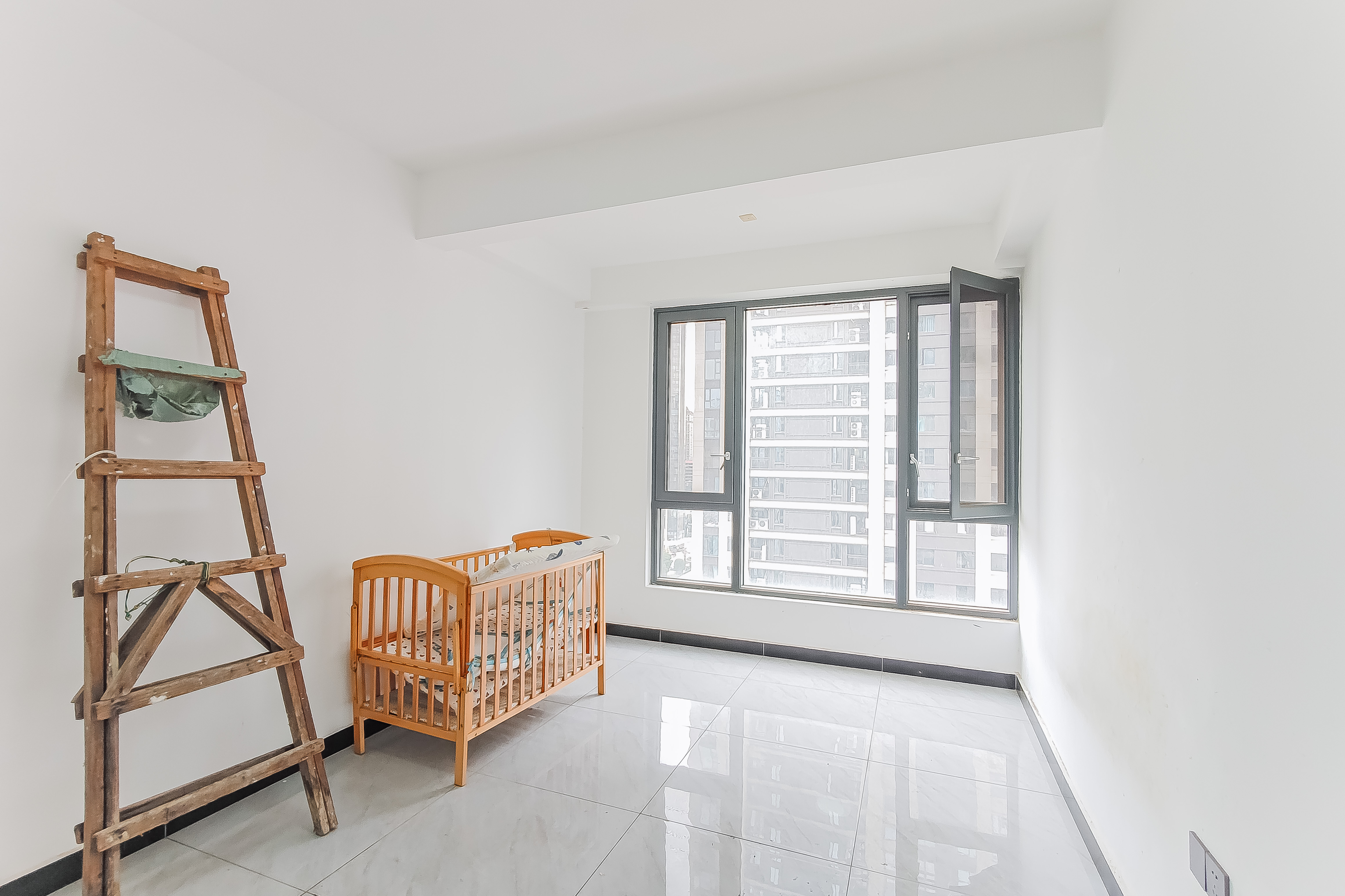 建发央玺（建发泱玺雅苑）  4室2厅3卫   370.00万卧室