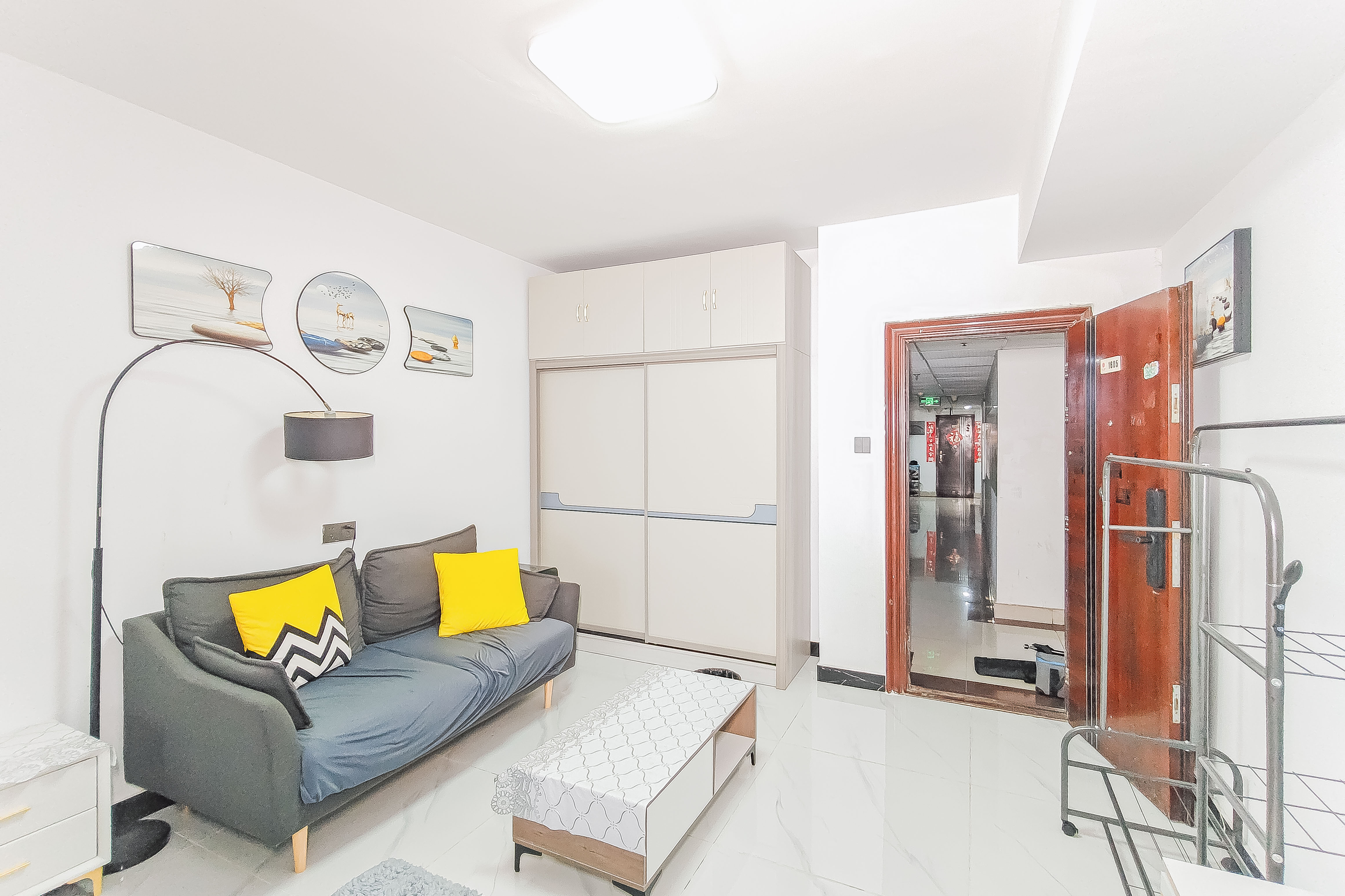 东一国际  1室1厅1卫    36.8万 东一国际  1室1厅1卫    36.8万客厅