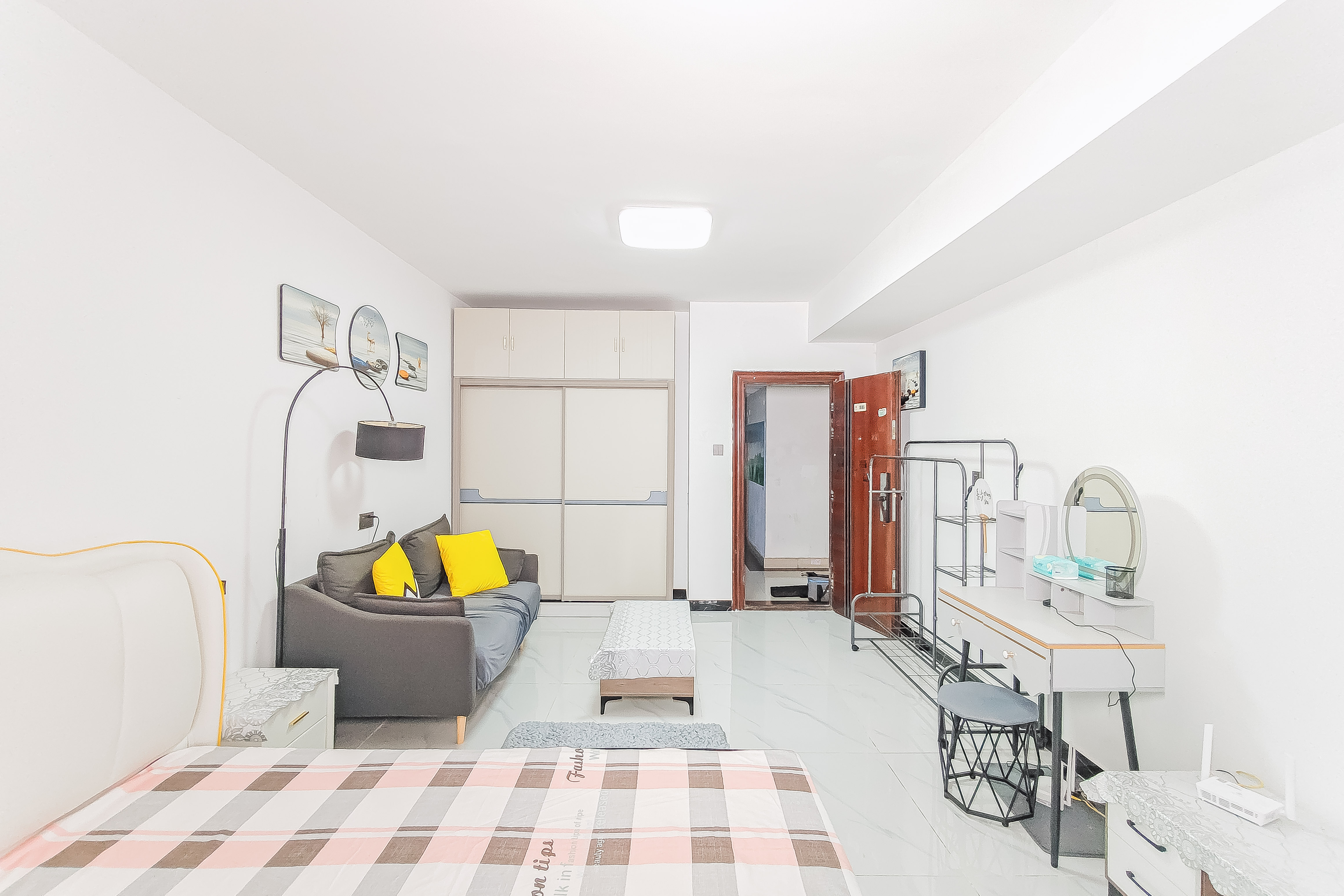 东一国际  1室1厅1卫    36.8万 东一国际  1室1厅1卫    36.8万卧室