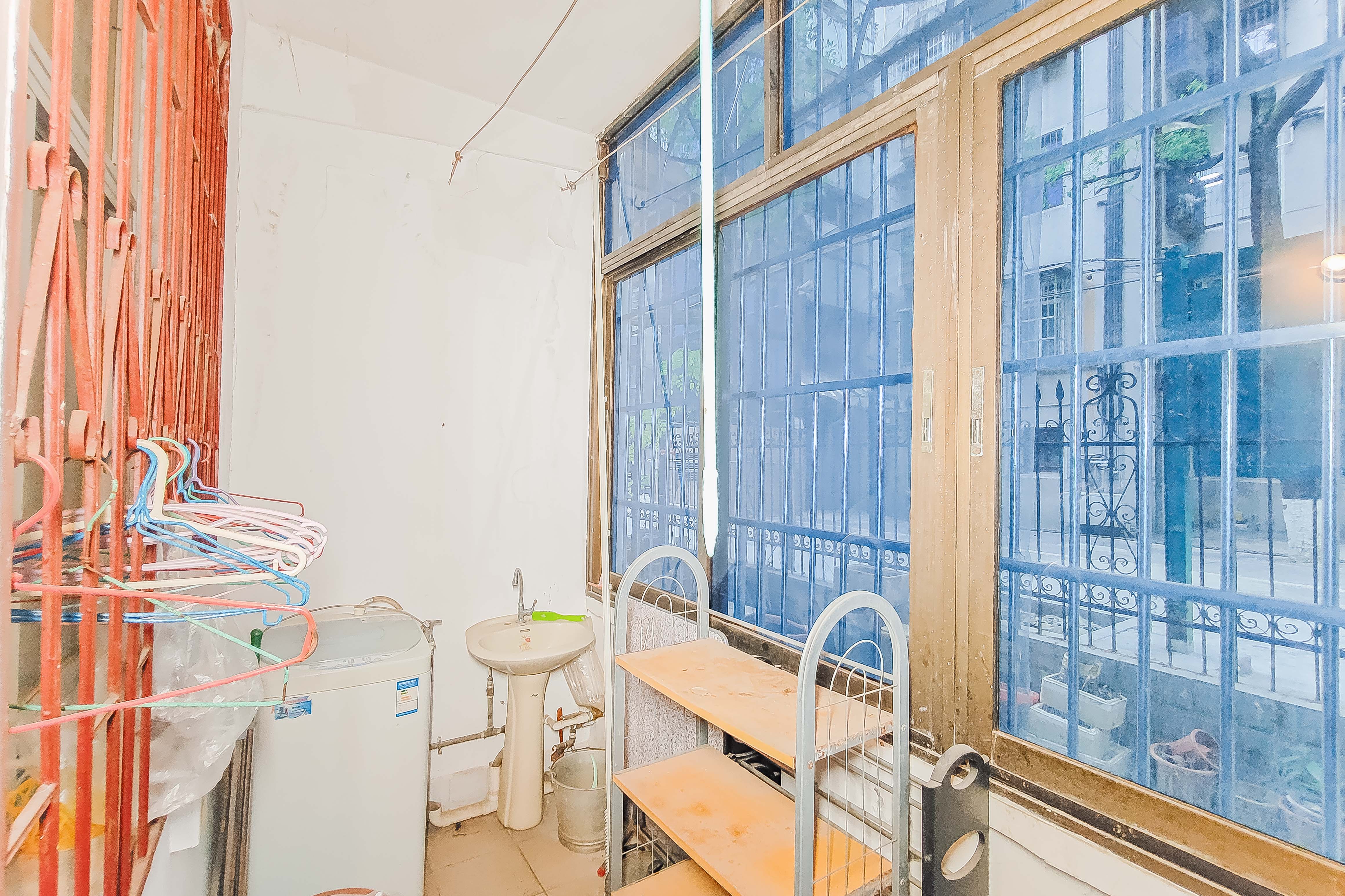 湘农桥社区  2室2厅1卫   73.80万阳台