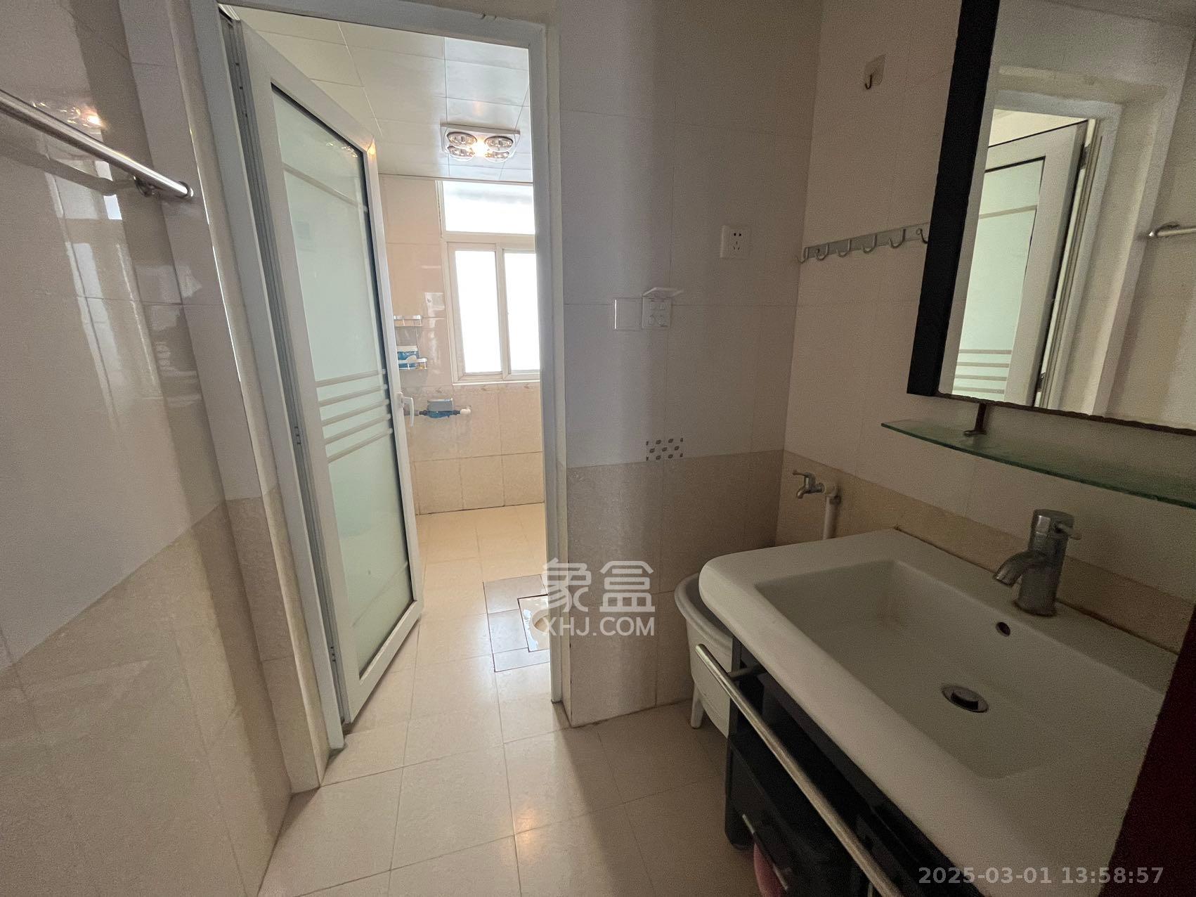 嘉盛华庭(一期、二期、三期) 4室2厅1卫 3300.0元/月 嘉盛华庭(一期、二期、三期) 4室2厅1卫 3300.0元/月室内图