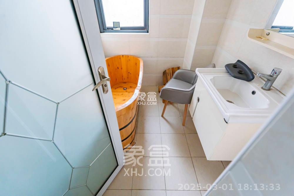 藏珑湖上国际花园 3室2厅2卫 3000.0元/月 藏珑湖上国际花园 3室2厅2卫 3000.0元/月室内图