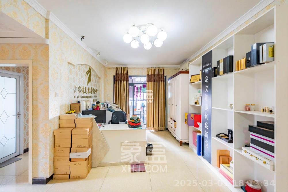 藏珑湖上国际花园 3室2厅2卫 3000.0元/月 藏珑湖上国际花园 3室2厅2卫 3000.0元/月室内图