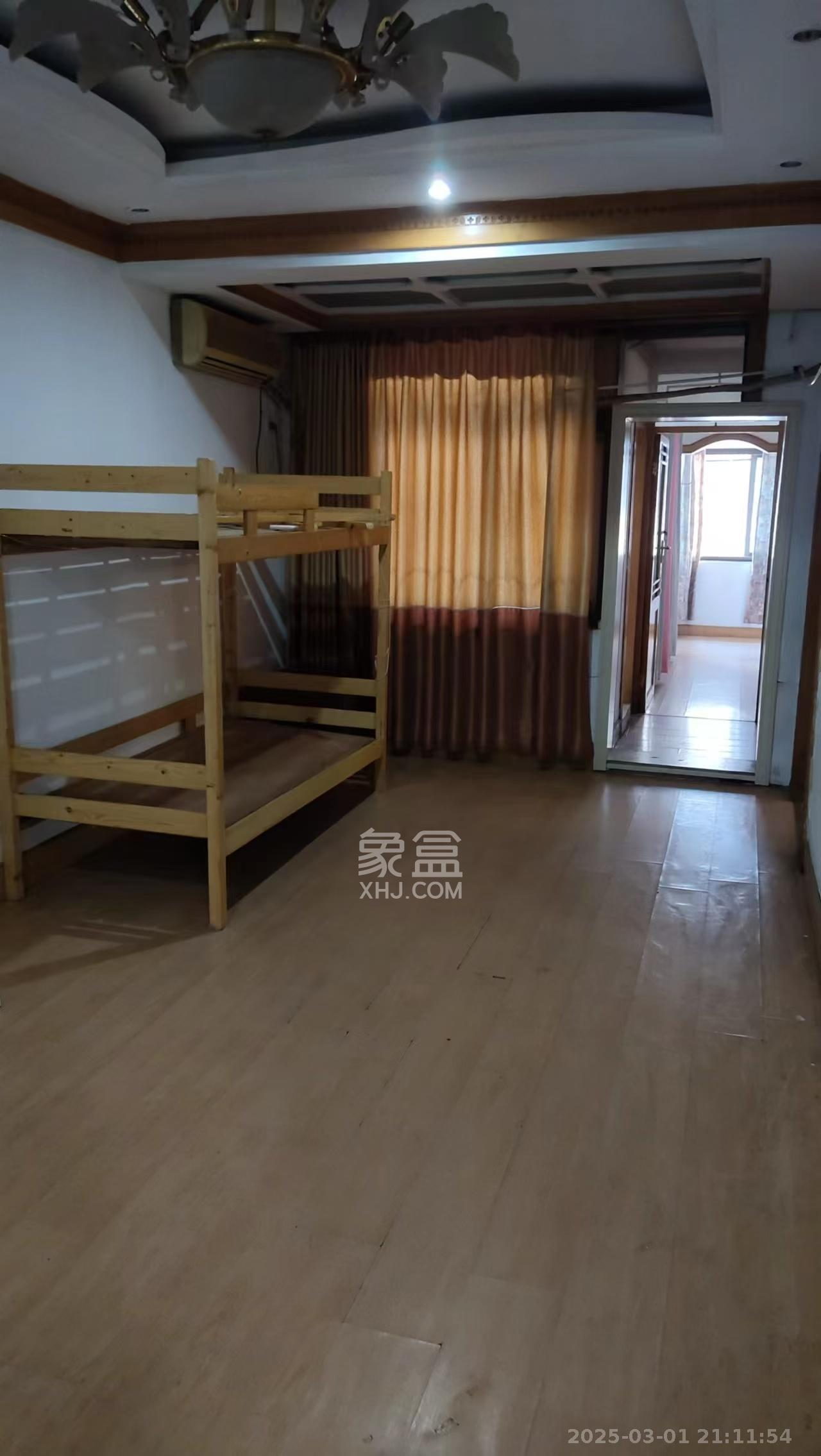湖南大剧院  4室2厅1卫   2800.00元/月