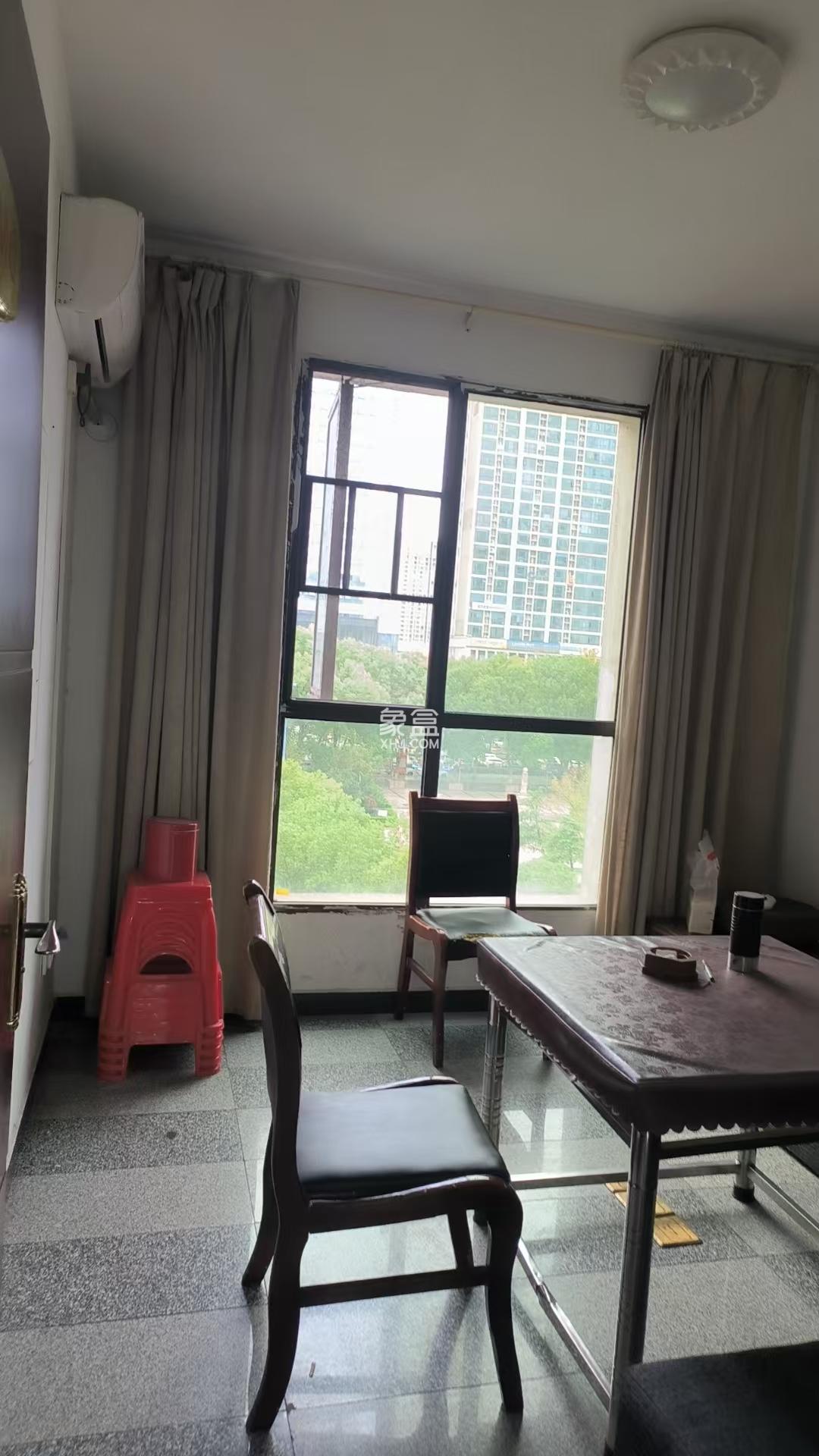 粮运大厦 4室1厅1卫 2200.0元/月 粮运大厦 4室1厅1卫 2200.0元/月室内图