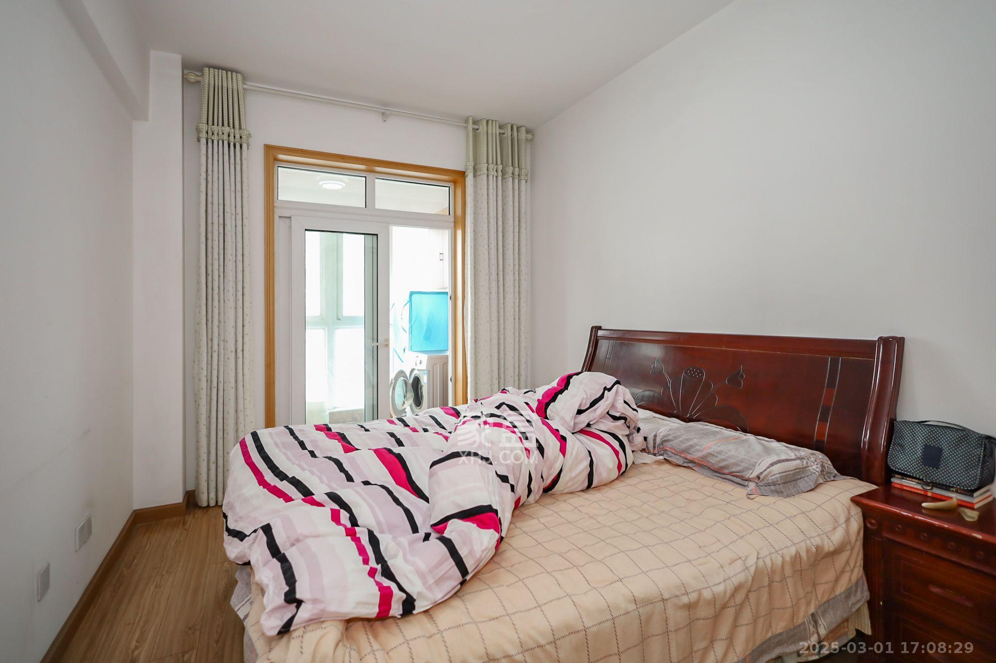 长房西郡 3室2厅1卫 2400.0元/月 长房西郡 3室2厅1卫 2400.0元/月室内图