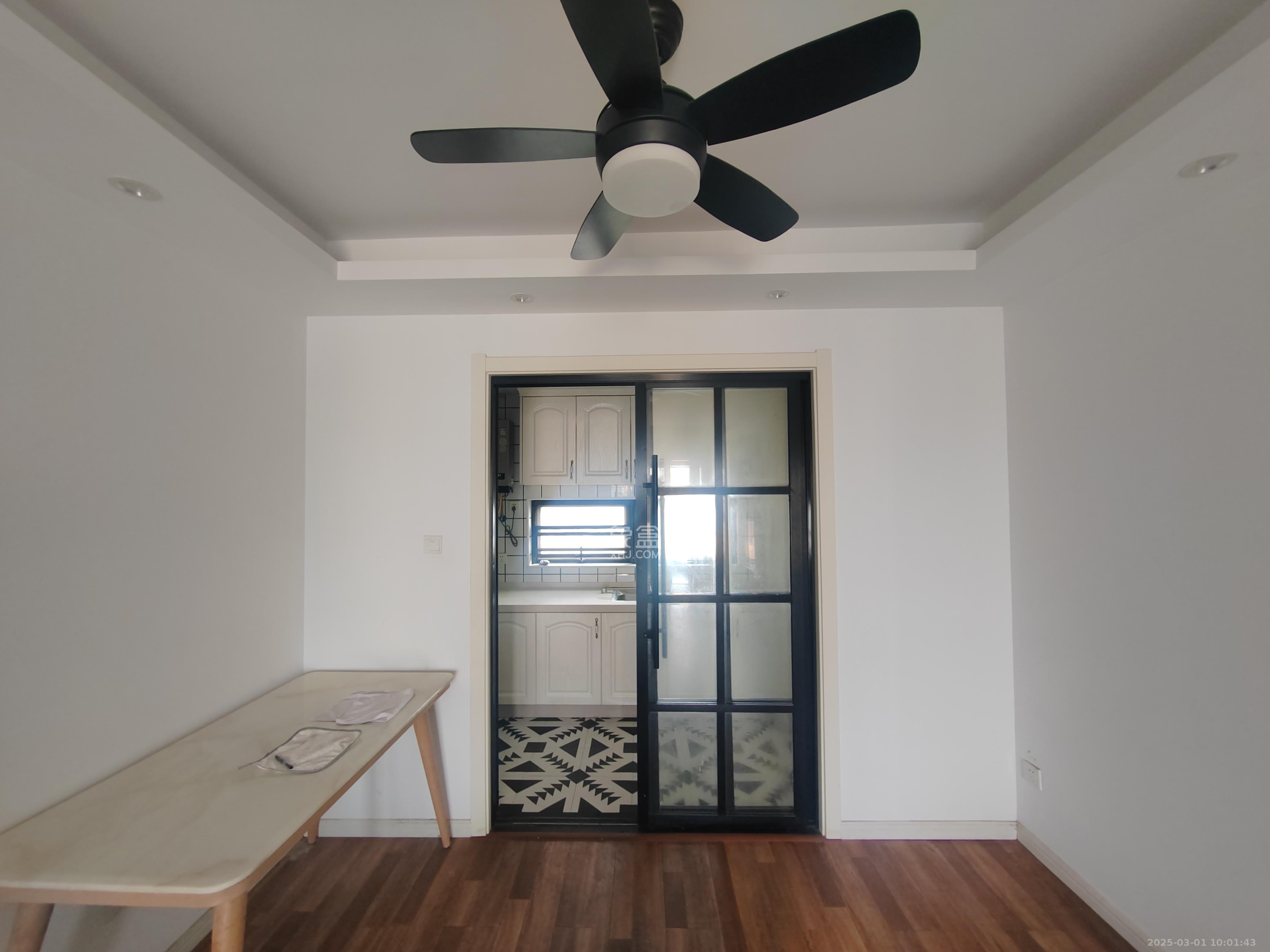 保利城(中航城国际社区、郡原美村) 3室2厅2卫 2500.0元/月 保利城(中航城国际社区、郡原美村) 3室2厅2卫 2500.0元/月室内图