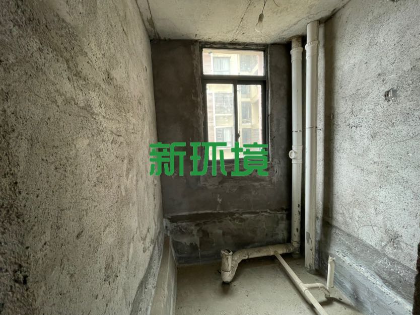 丽景天下一期 5室2厅2卫 71.8万 丽景天下一期 5室2厅2卫 71.8万客厅