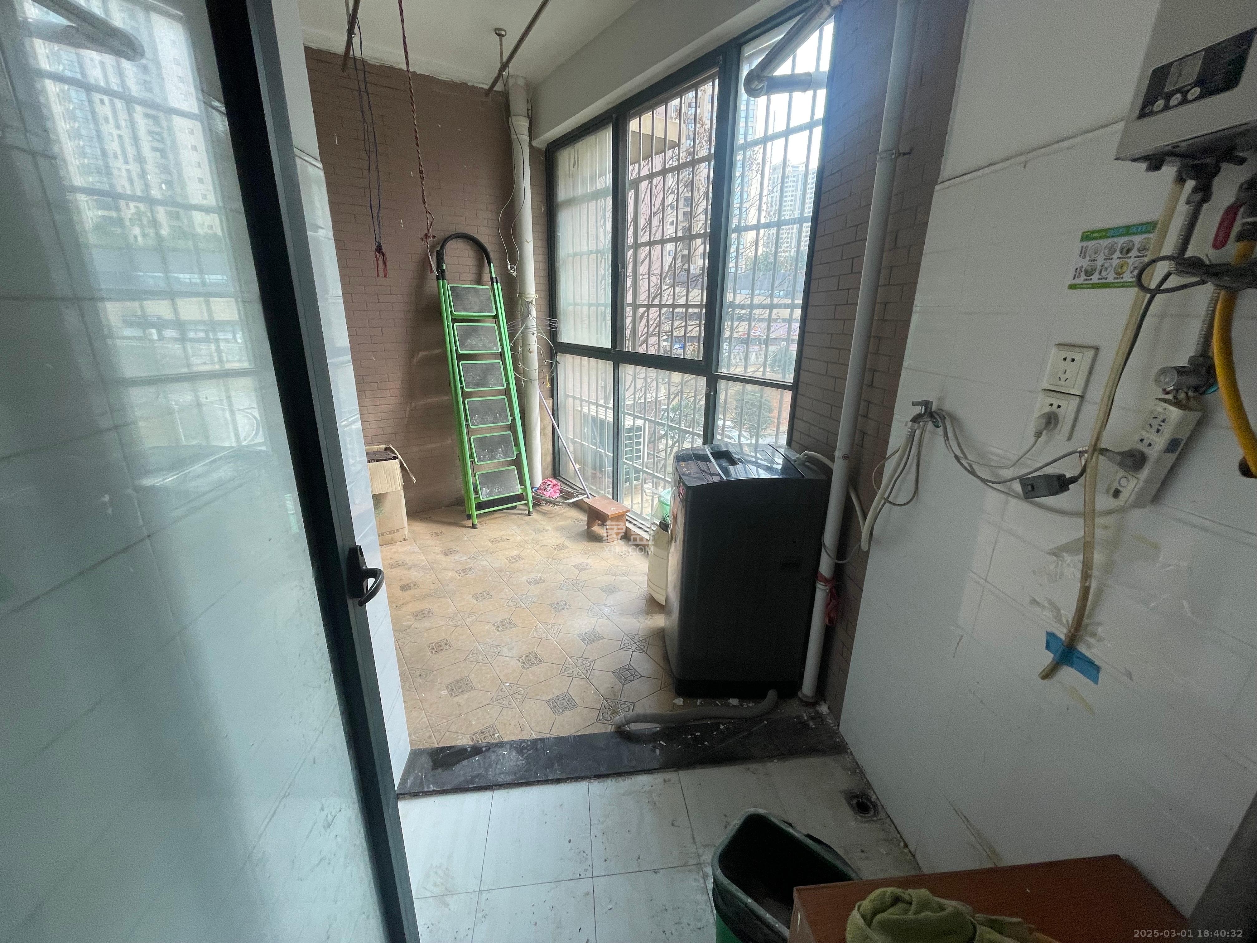 枫华府第  3室2厅2卫   2200.00元/月室内图