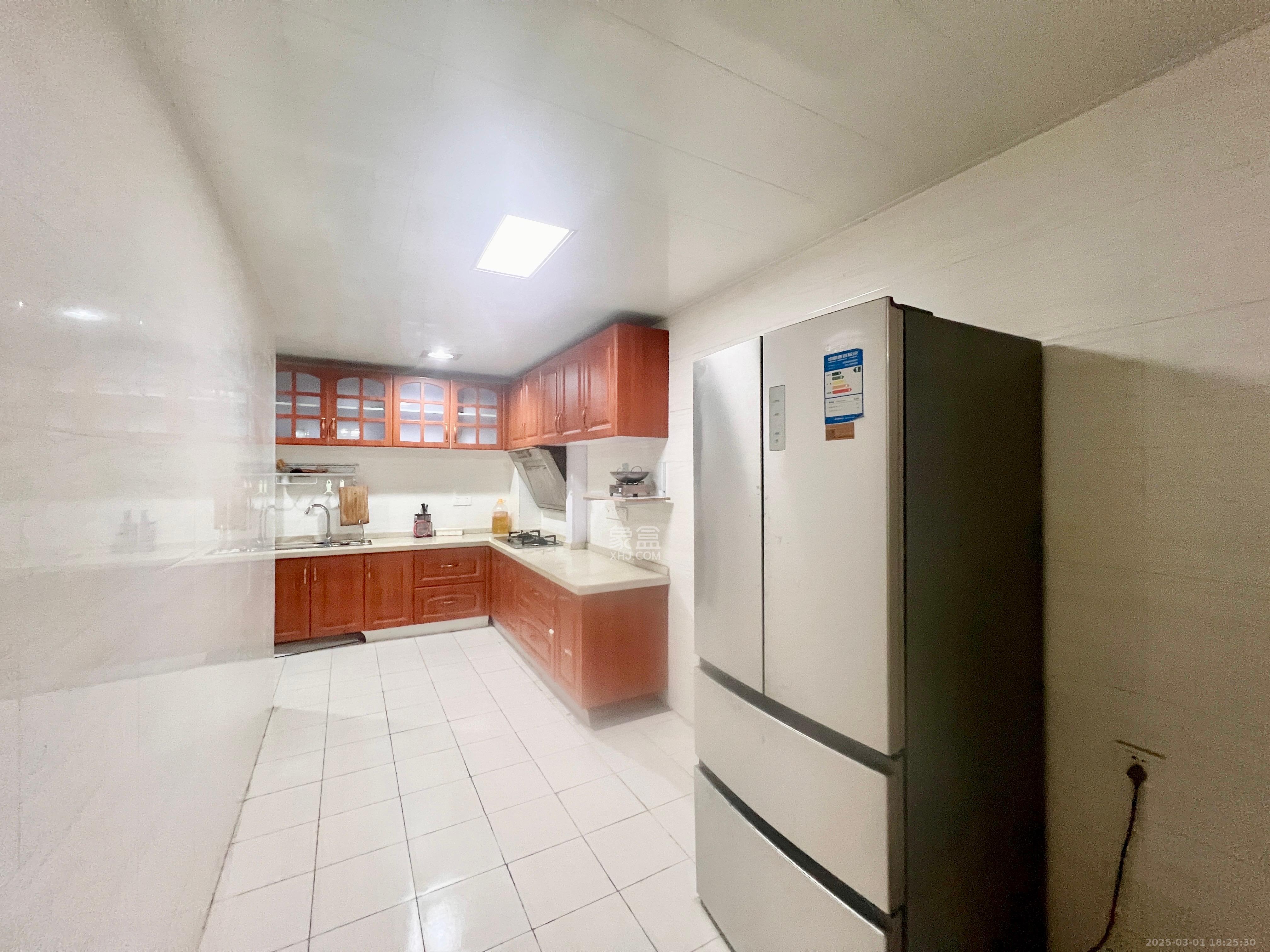 保利麓谷林语D区 3室2厅2卫 2700.0元/月 保利麓谷林语D区 3室2厅2卫 2700.0元/月室内图