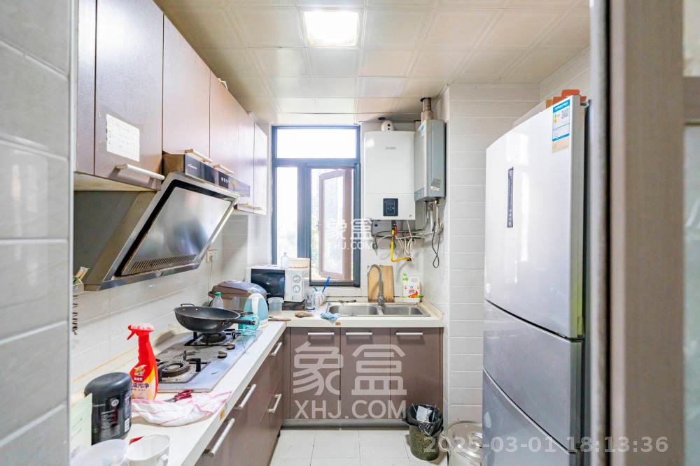 藏珑湖上国际花园 3室2厅2卫 3000.0元/月 藏珑湖上国际花园 3室2厅2卫 3000.0元/月室内图