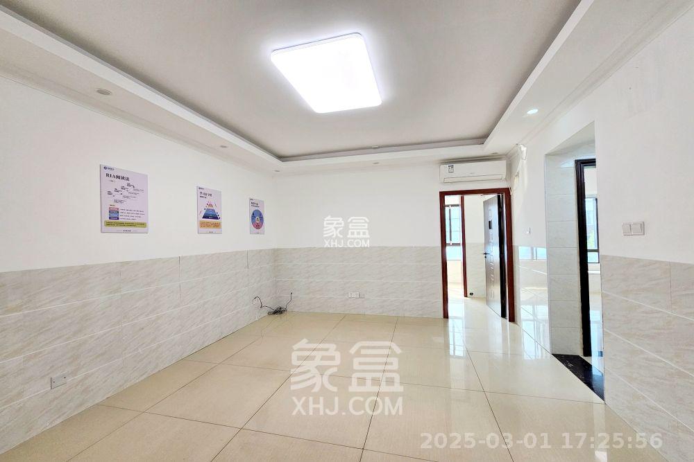 阳光城尚东湾学园区  2室2厅2卫    1800.0元/月 阳光城尚东湾学园区  2室2厅2卫    1800.0元/月室内图