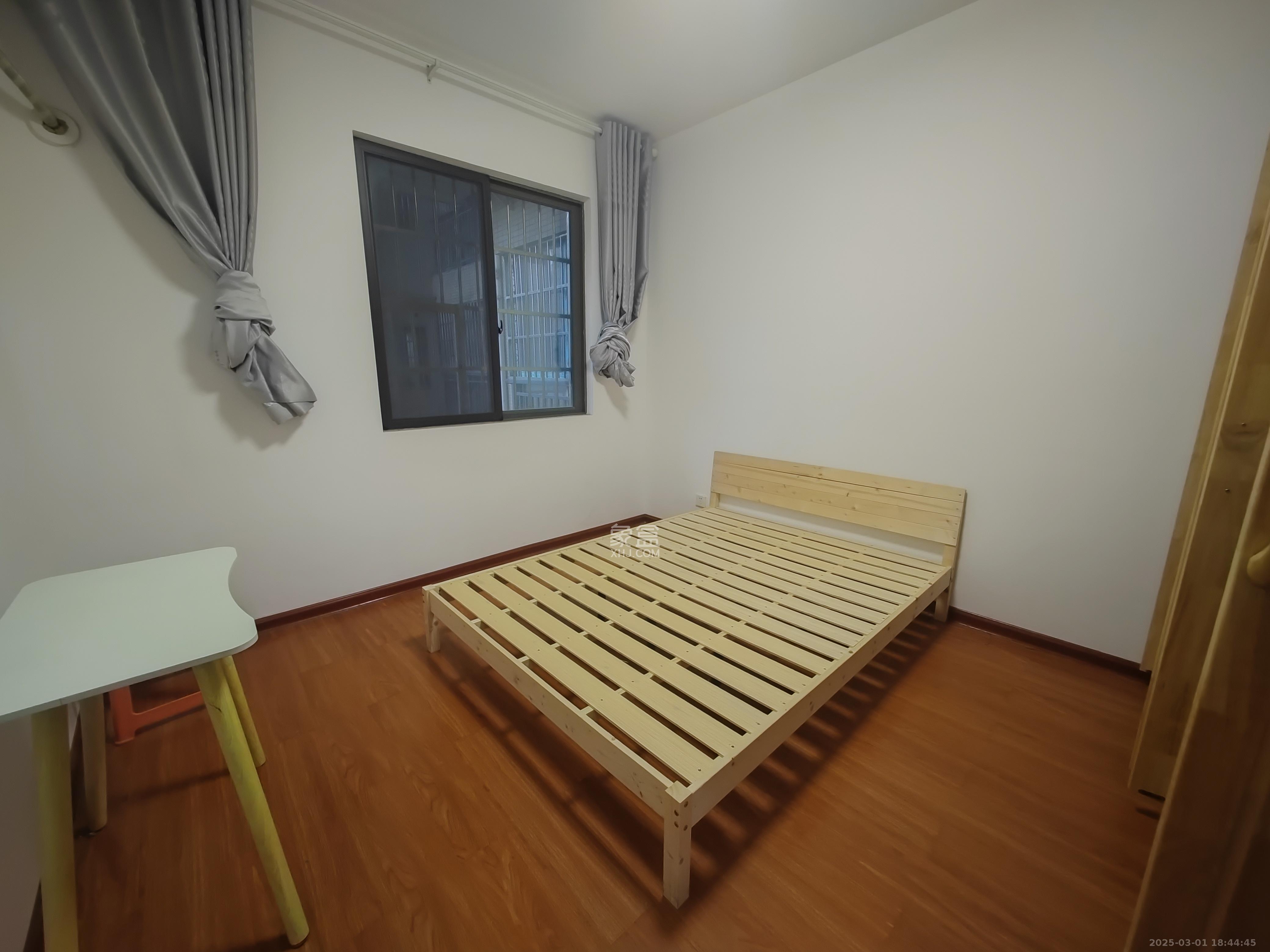 阳光晶城  4室2厅2卫   2700.00元/月室内图
