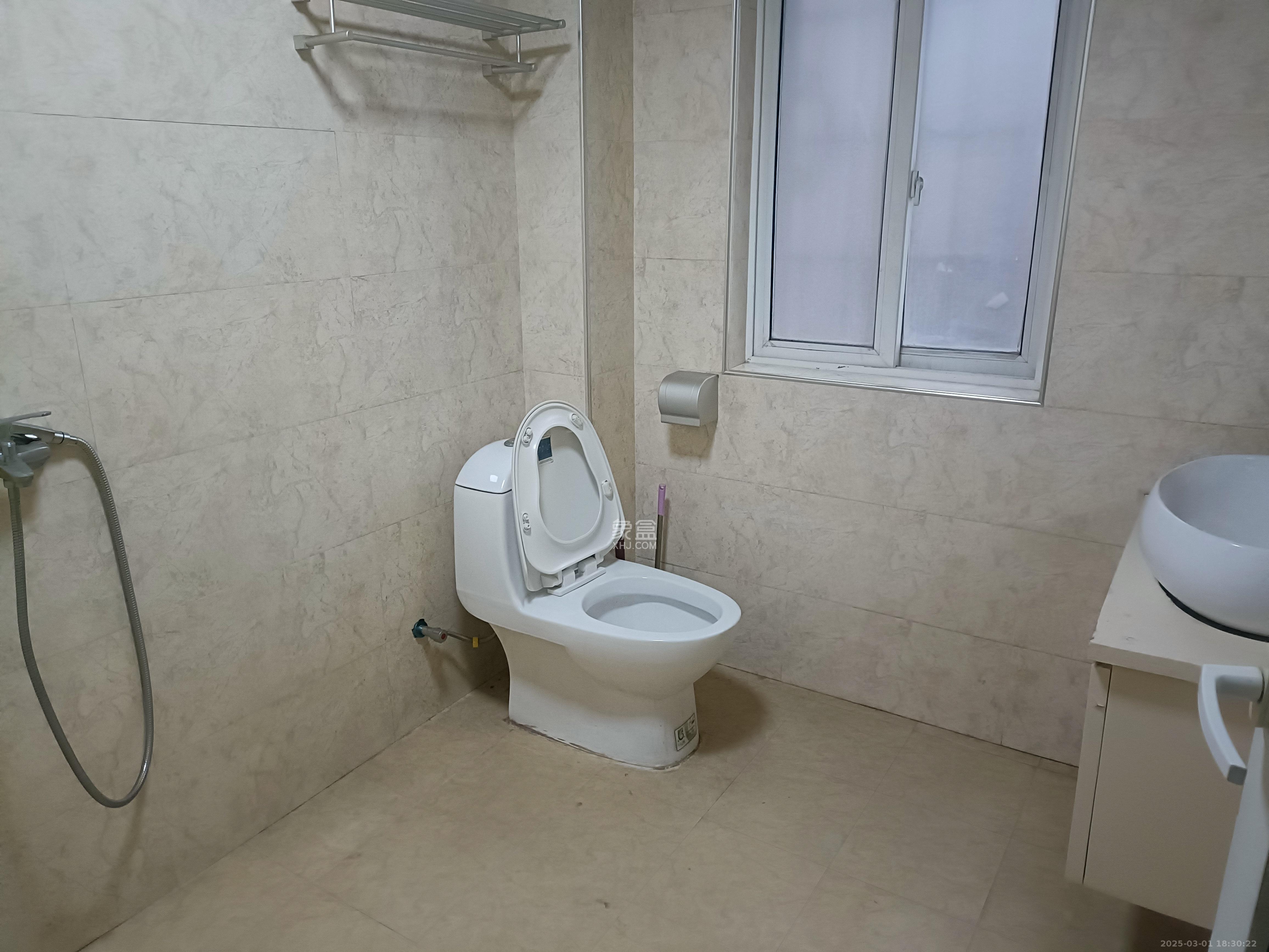 爵士湘 4室2厅1卫 2000.0元/月 爵士湘 4室2厅1卫 2000.0元/月室内图