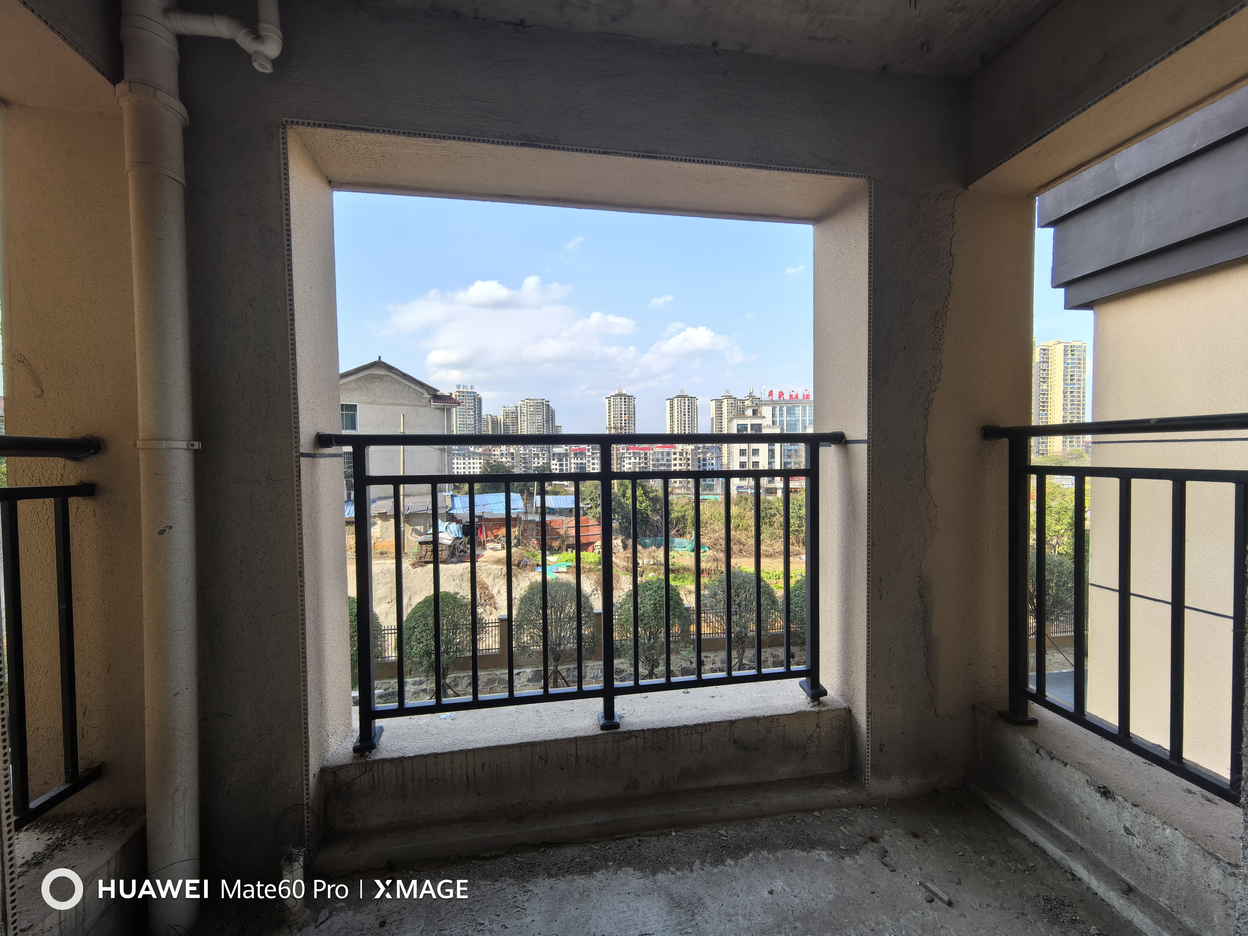 吉鸿花园 1室0厅0卫 56.8万 吉鸿花园 1室0厅0卫 56.8万客厅