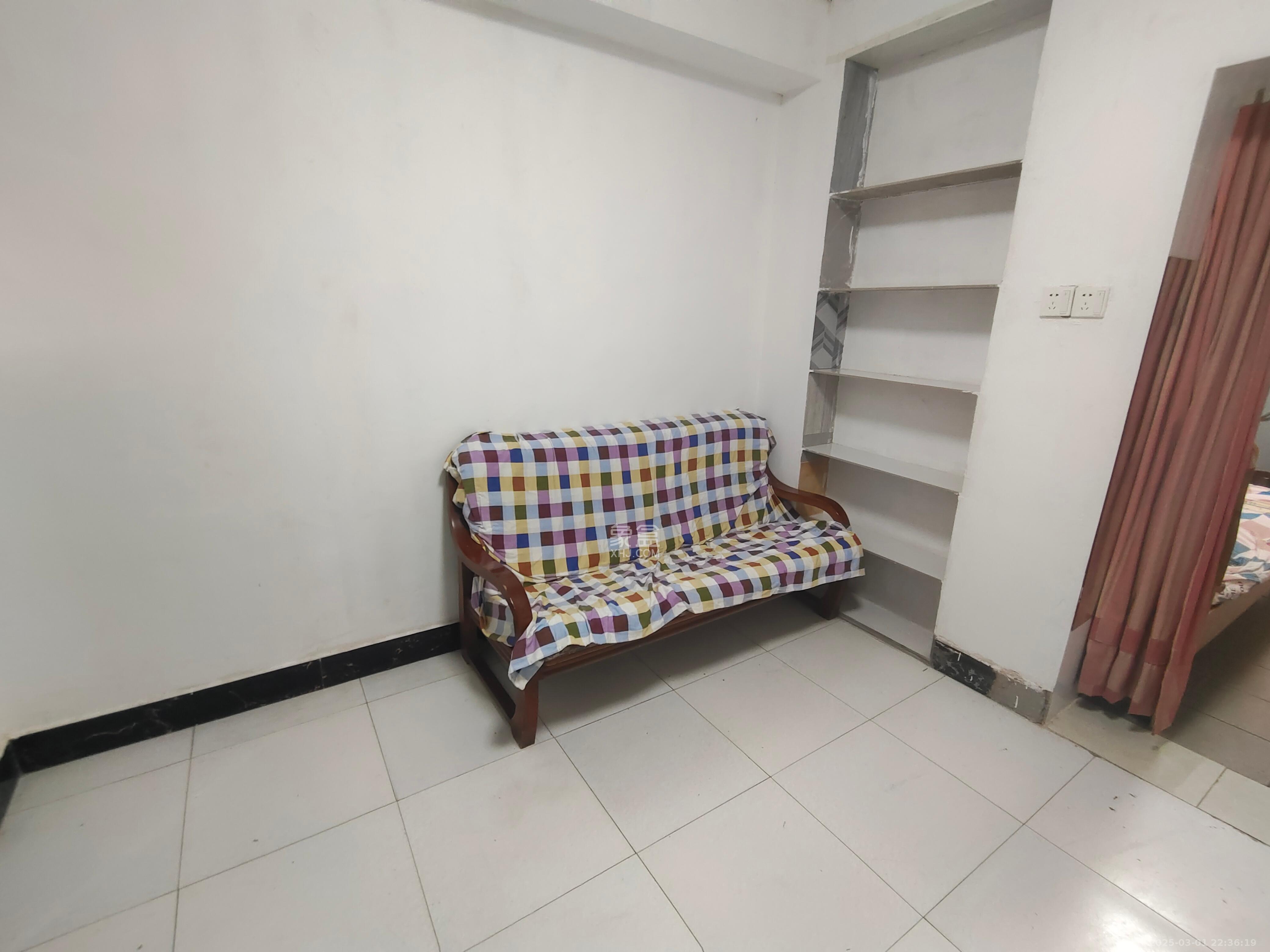 长沙县公路管理局单位房 1室1厅1卫 1100.0元/月 长沙县公路管理局单位房 1室1厅1卫 1100.0元/月室内图