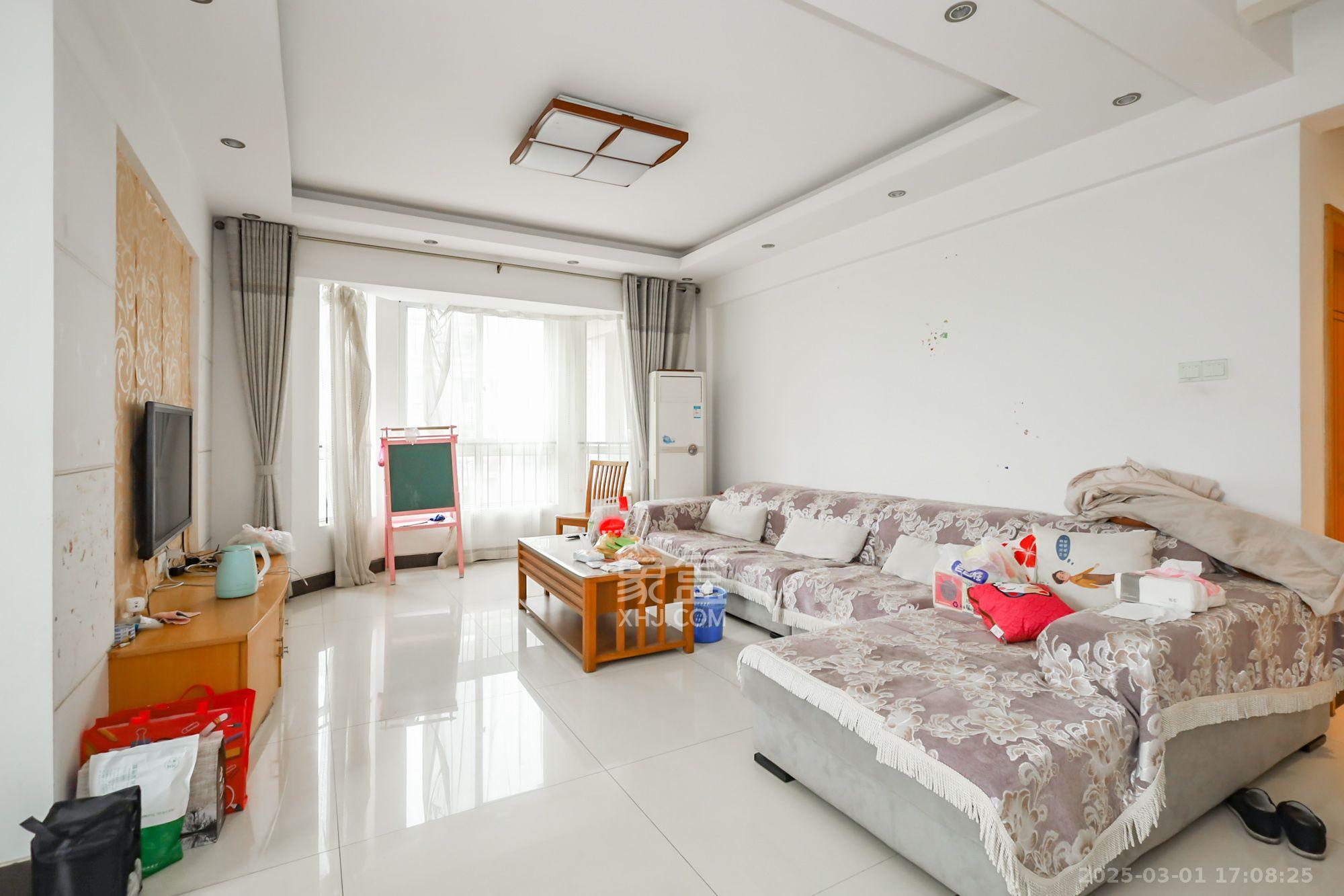 长房西郡 3室2厅1卫 2400.0元/月 长房西郡 3室2厅1卫 2400.0元/月室内图