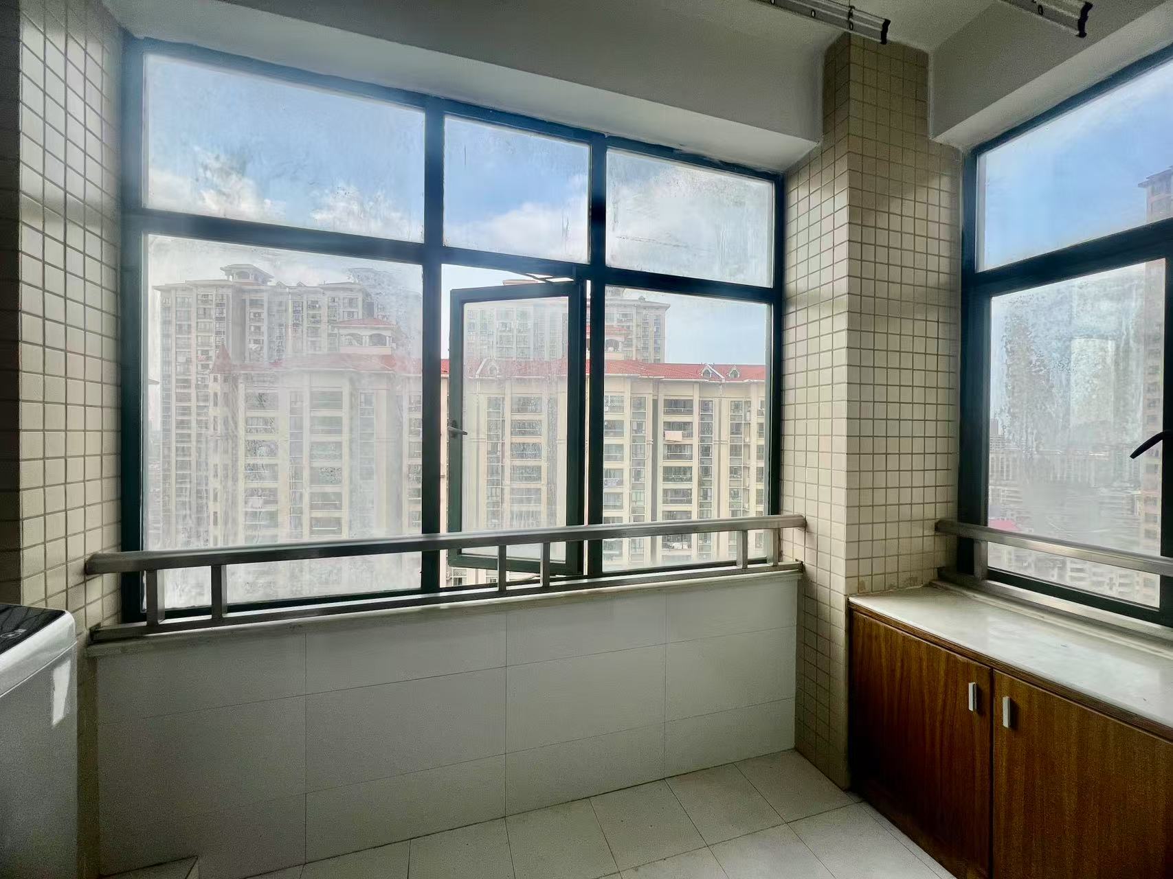 北美阳光城  3室2厅2卫    1800.0元/月 北美阳光城  3室2厅2卫    1800.0元/月室内图