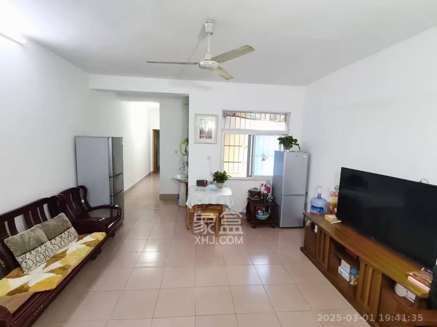 清水塘社区电信宿舍 1室2厅1卫 2800.0元/月 清水塘社区电信宿舍 1室2厅1卫 2800.0元/月室内图